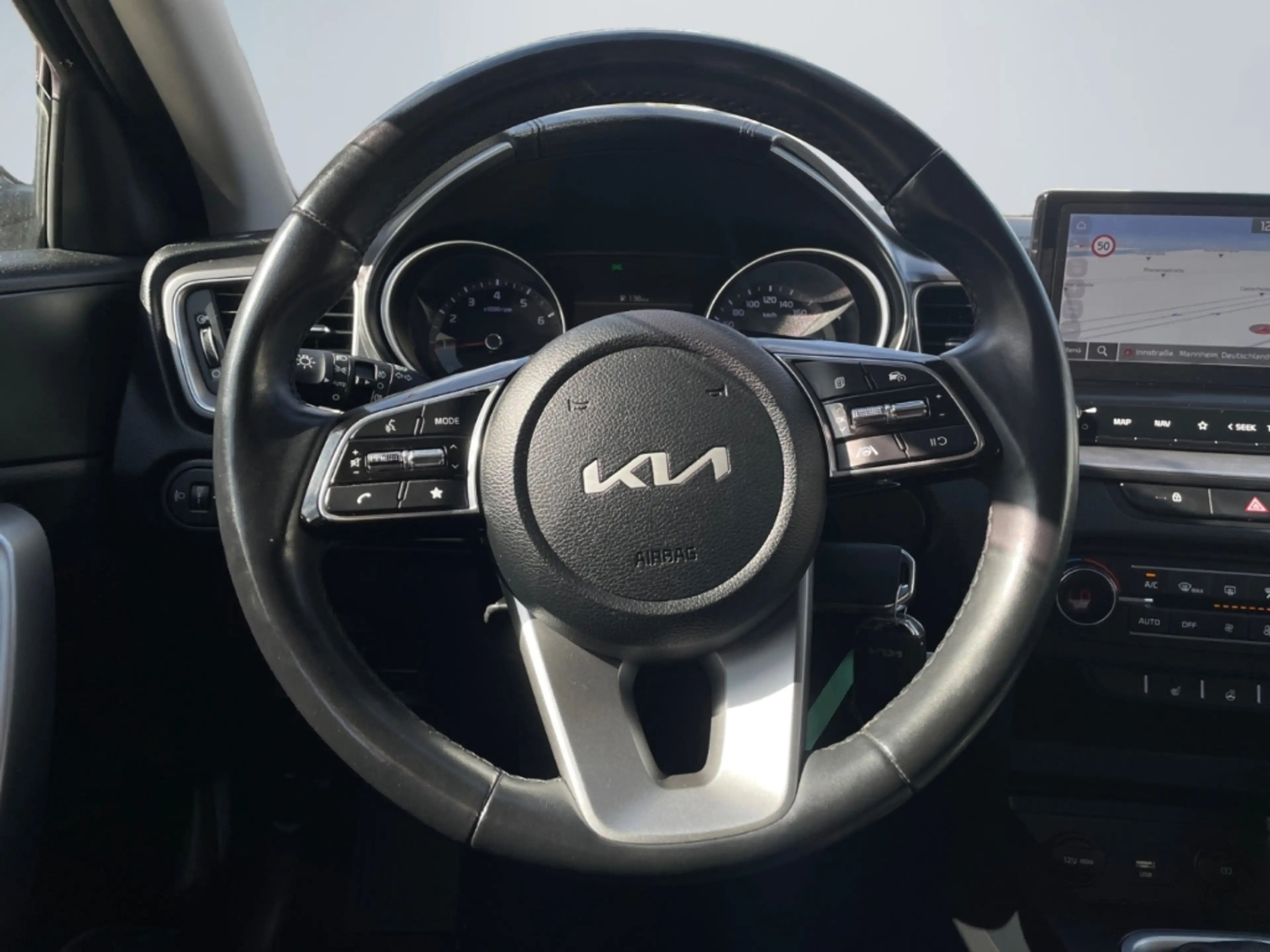 Kia Ceed SW / cee'd SW Vision 1.5T-Gdi Navi Klimaautom Rückfahrkam. SHZ T — photo 12