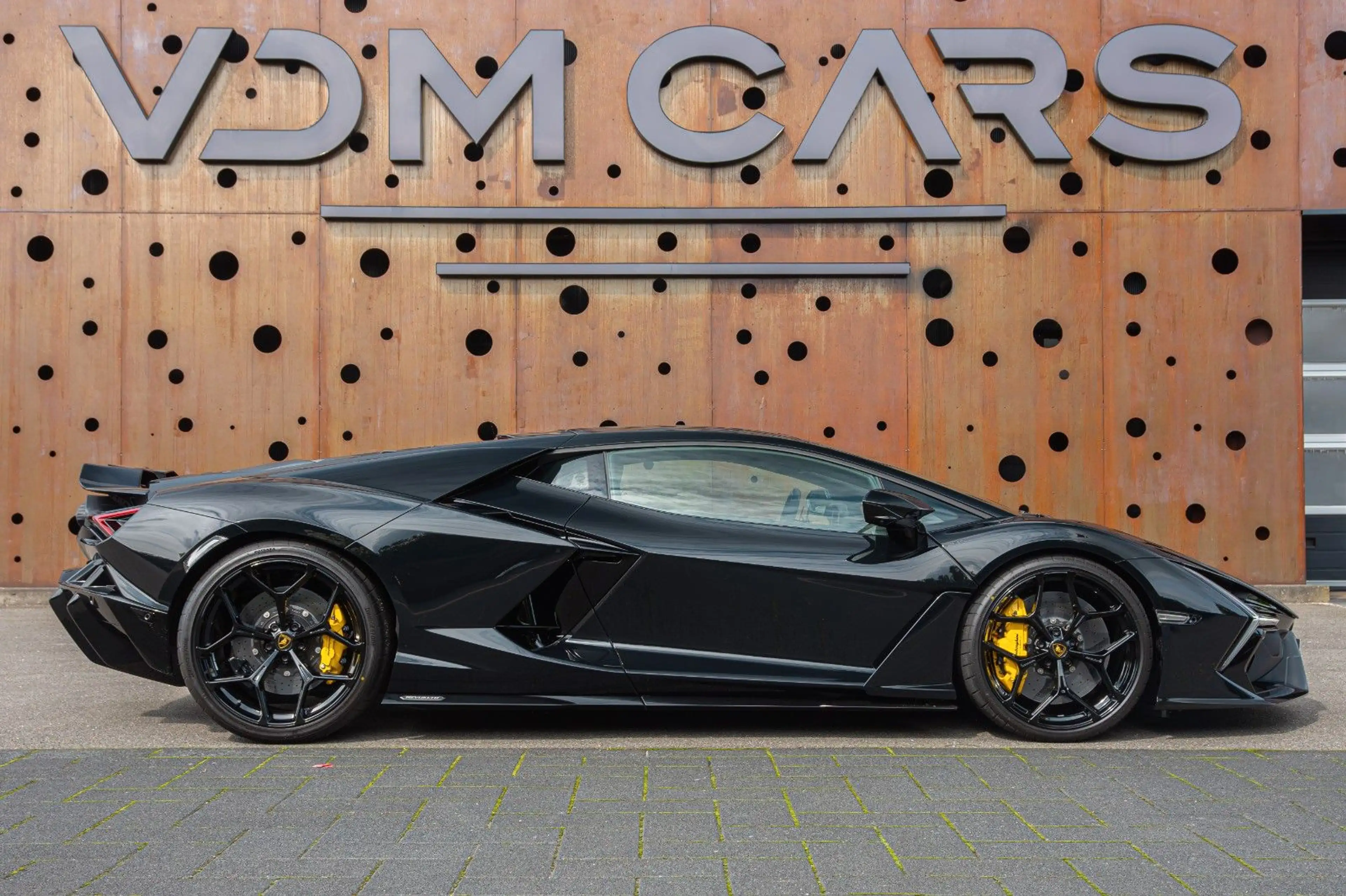 Lamborghini Revuelto 6.5 V12 *NEW CAR *AVAILABLE*BI COLOR — photo 9