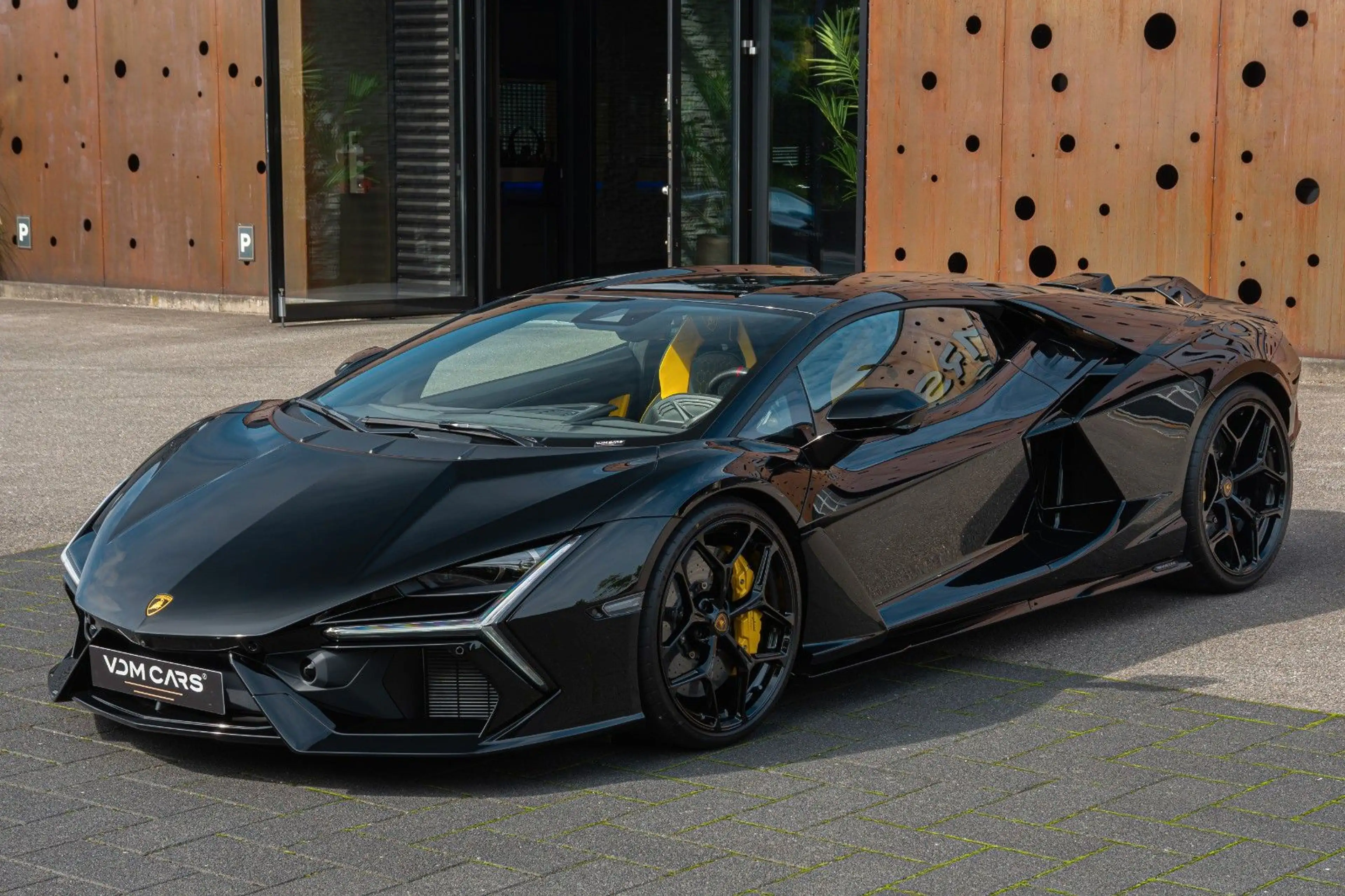 Lamborghini Revuelto 6.5 V12 *NEW CAR *AVAILABLE*BI COLOR — photo 2