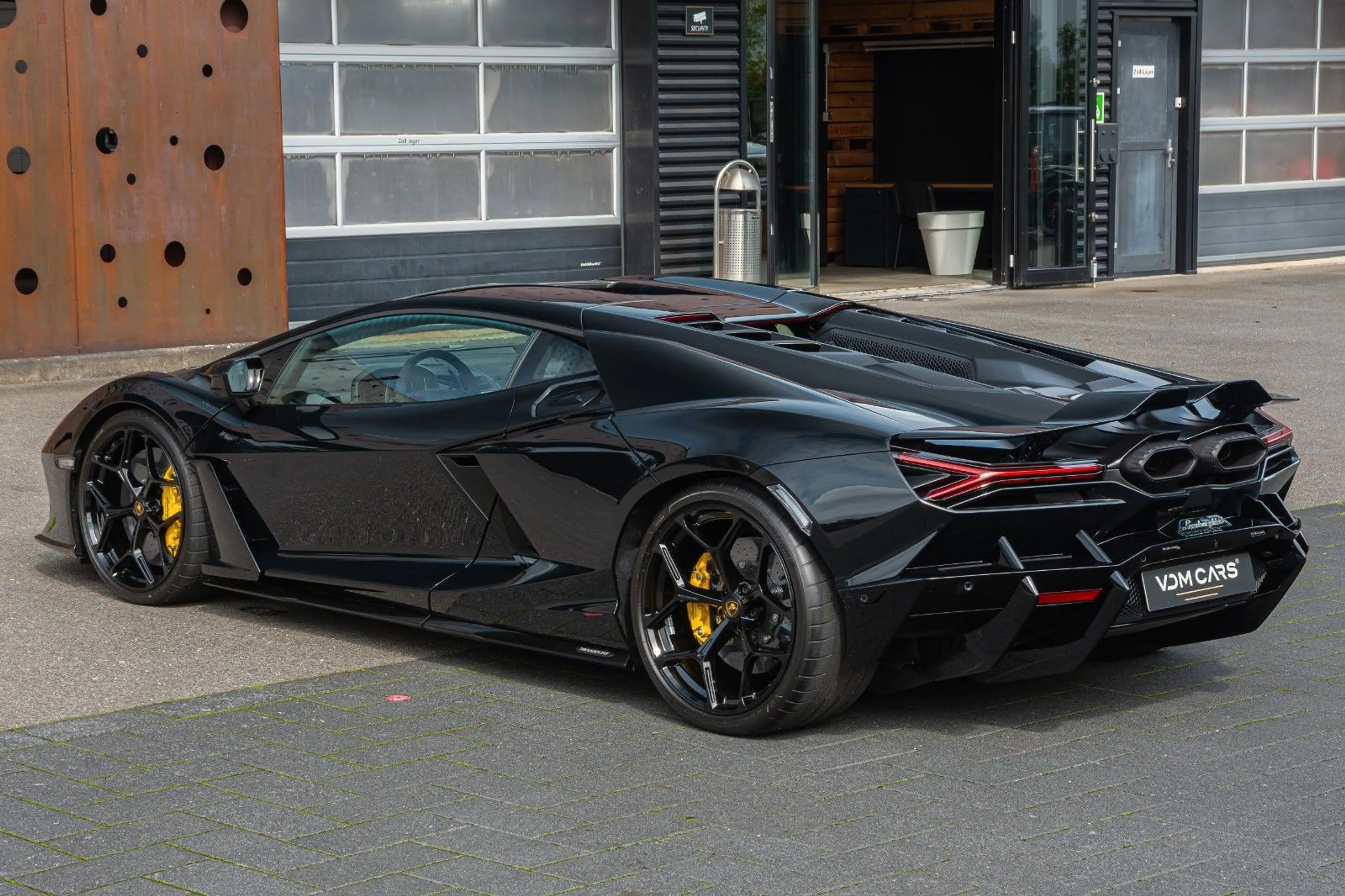 Lamborghini Revuelto 6.5 V12 *NEW CAR *AVAILABLE*BI COLOR — photo 5