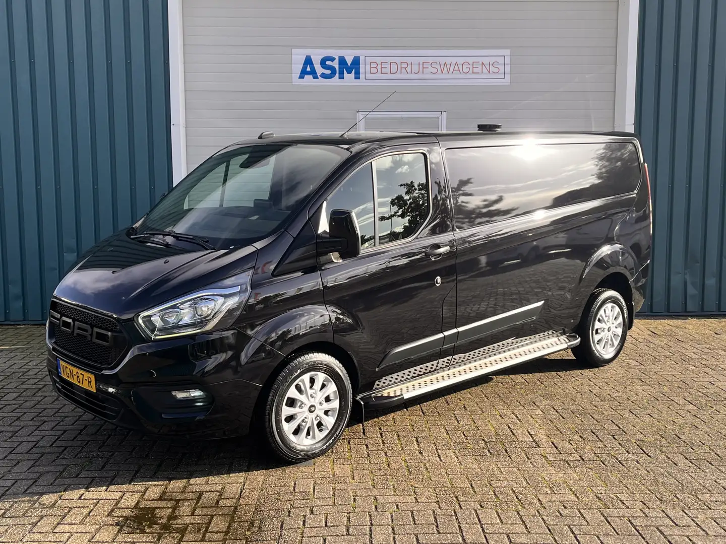 Ford Transit Custom 300 2.0 130Pk TDCI L2H1 Trend / Cruise / Airco / T Zwart - 1