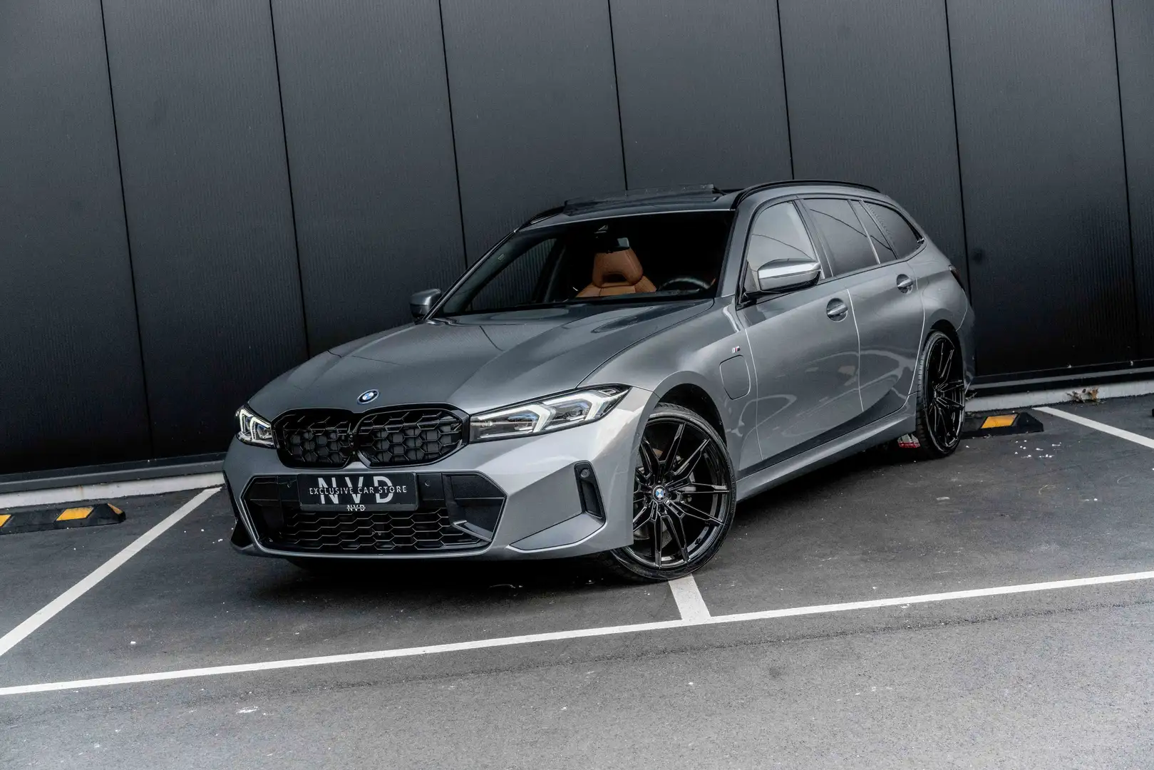 BMW 330 eX M Sport | Pano dak | M Seats | Comf access | Grijs - 1