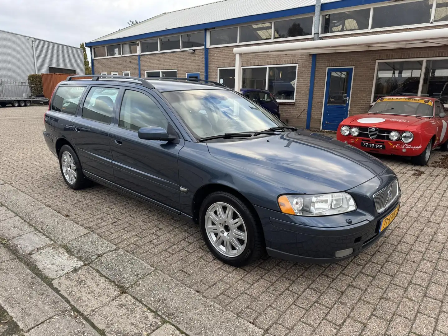 Volvo V70 2.4 D5 Edition II Nieuwe APK Blauw - 2