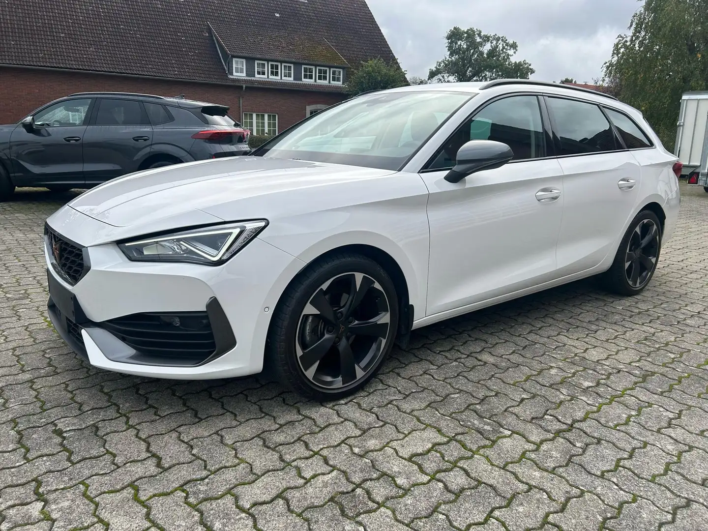 CUPRA Leon Sportstourer 1.5 eTSI DSG / Anhängerkupplung Blanco - 1
