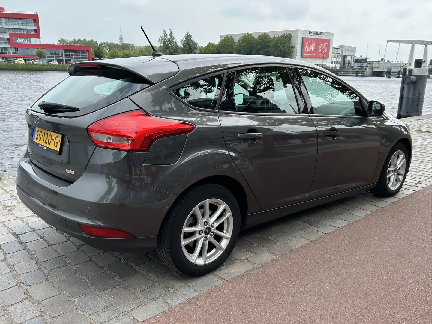 Ford Focus 1.0 Lease Edition Navi Airco/ECC PDC Grijs - 2