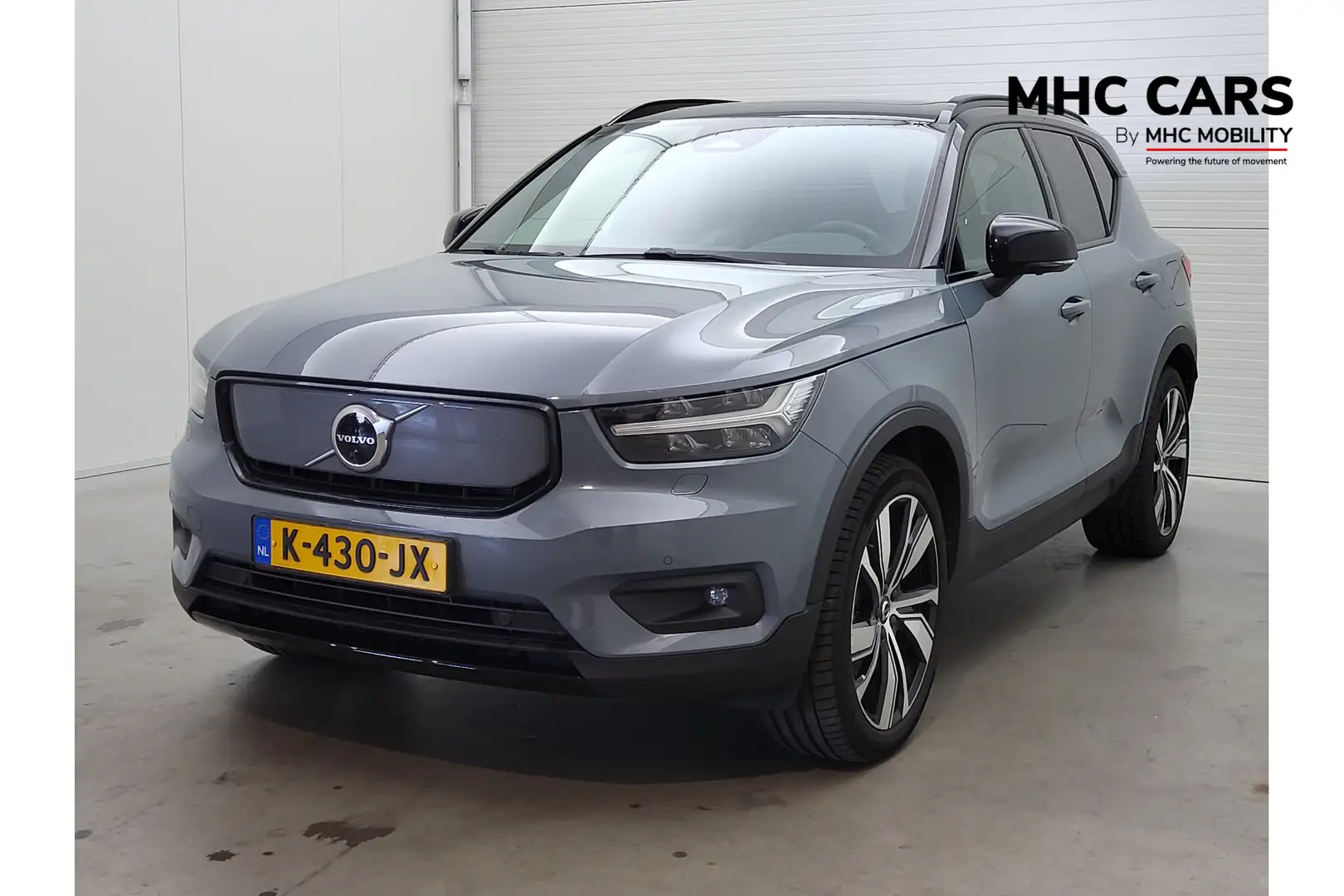 Volvo XC40 Recharge P8 AWD R-Design | Panorama | Warmtepomp | Grijs - 1