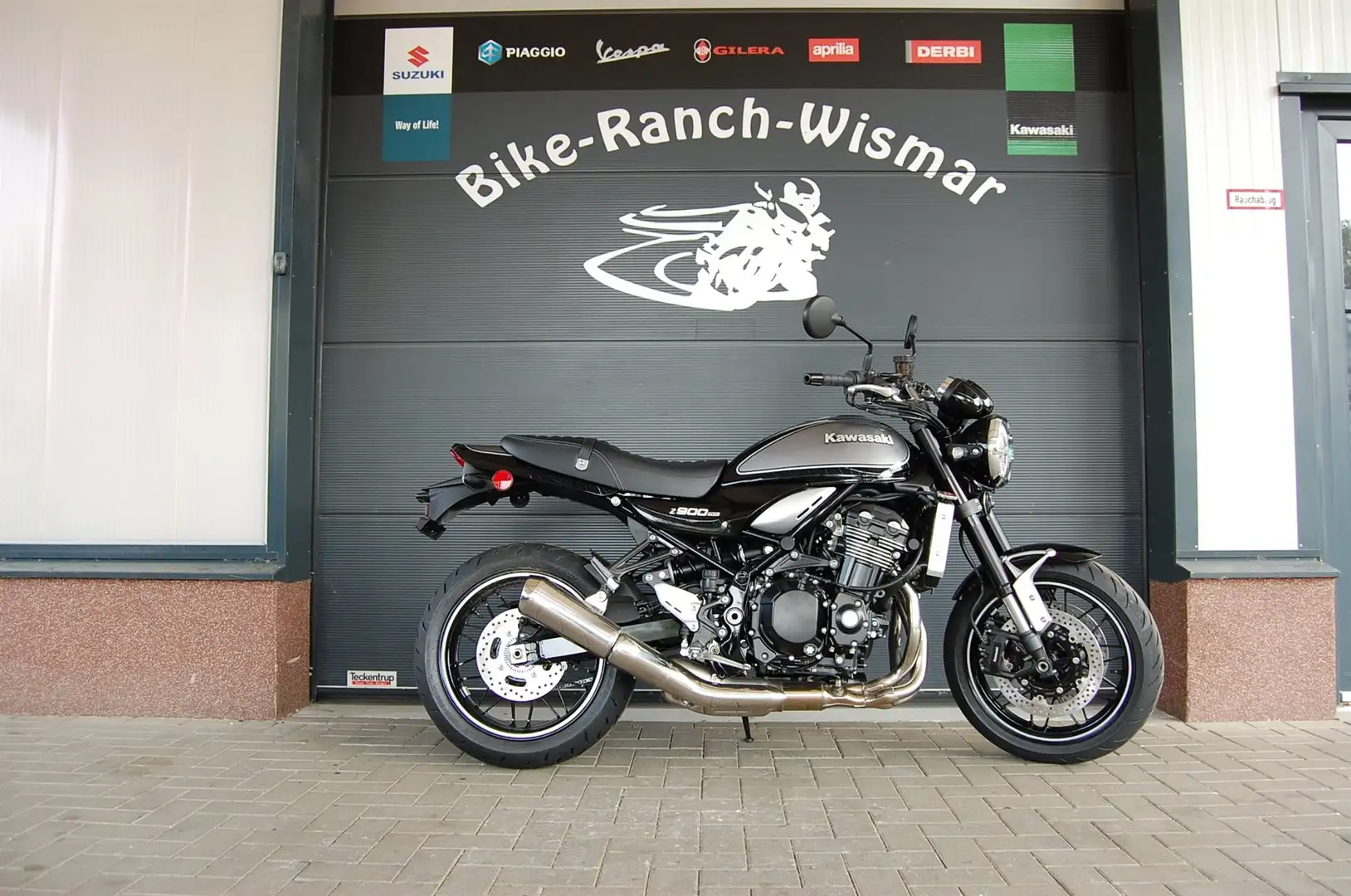 Kawasaki Z900RS mit Tageszulassung Schwarz - 1