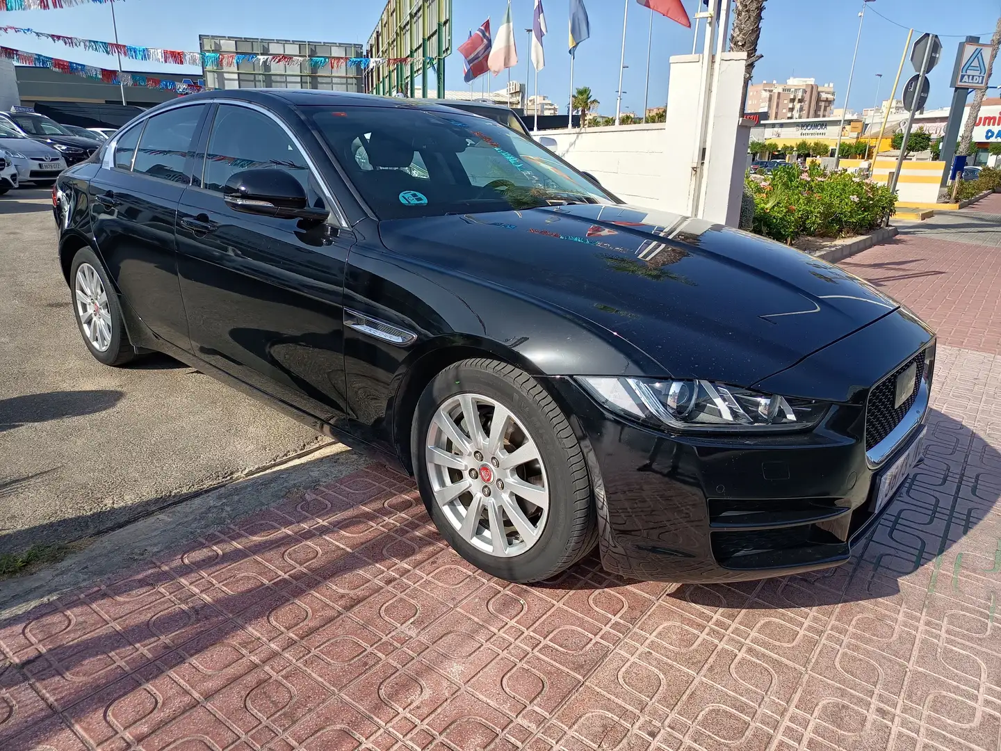 Jaguar XE 2.0 Diesel Prestige 180 Negro - 1