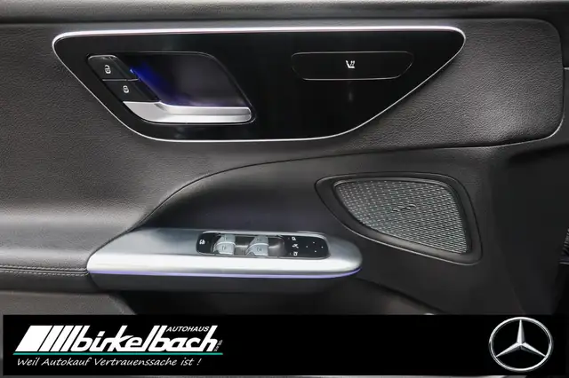 Mercedes-Benz C-Class view 11