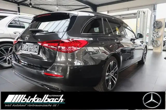 Mercedes-Benz C-Class view 4