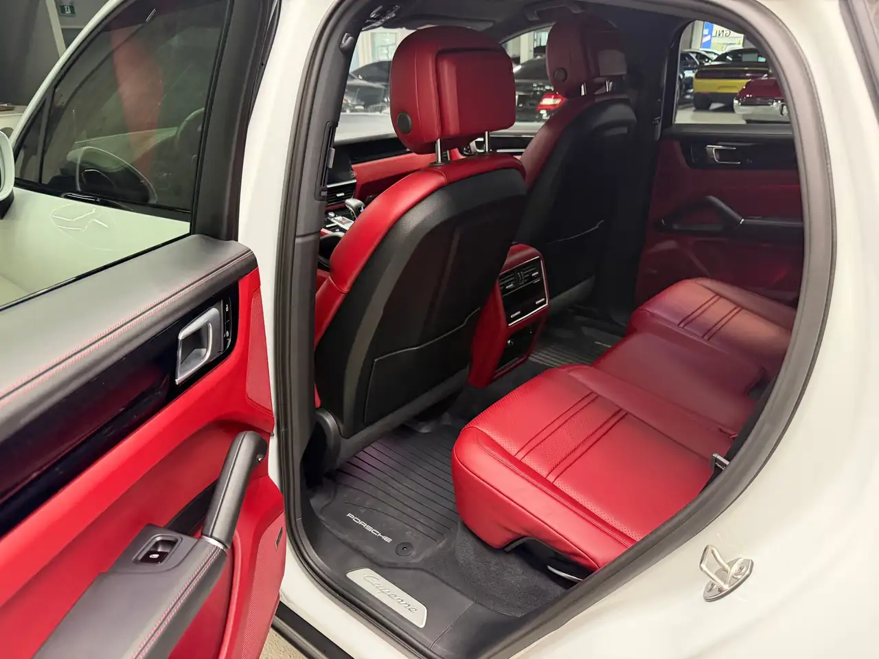 Porsche Cayenne снимка Porsche Cayenne