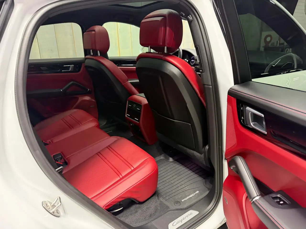 Porsche Cayenne снимка Porsche Cayenne