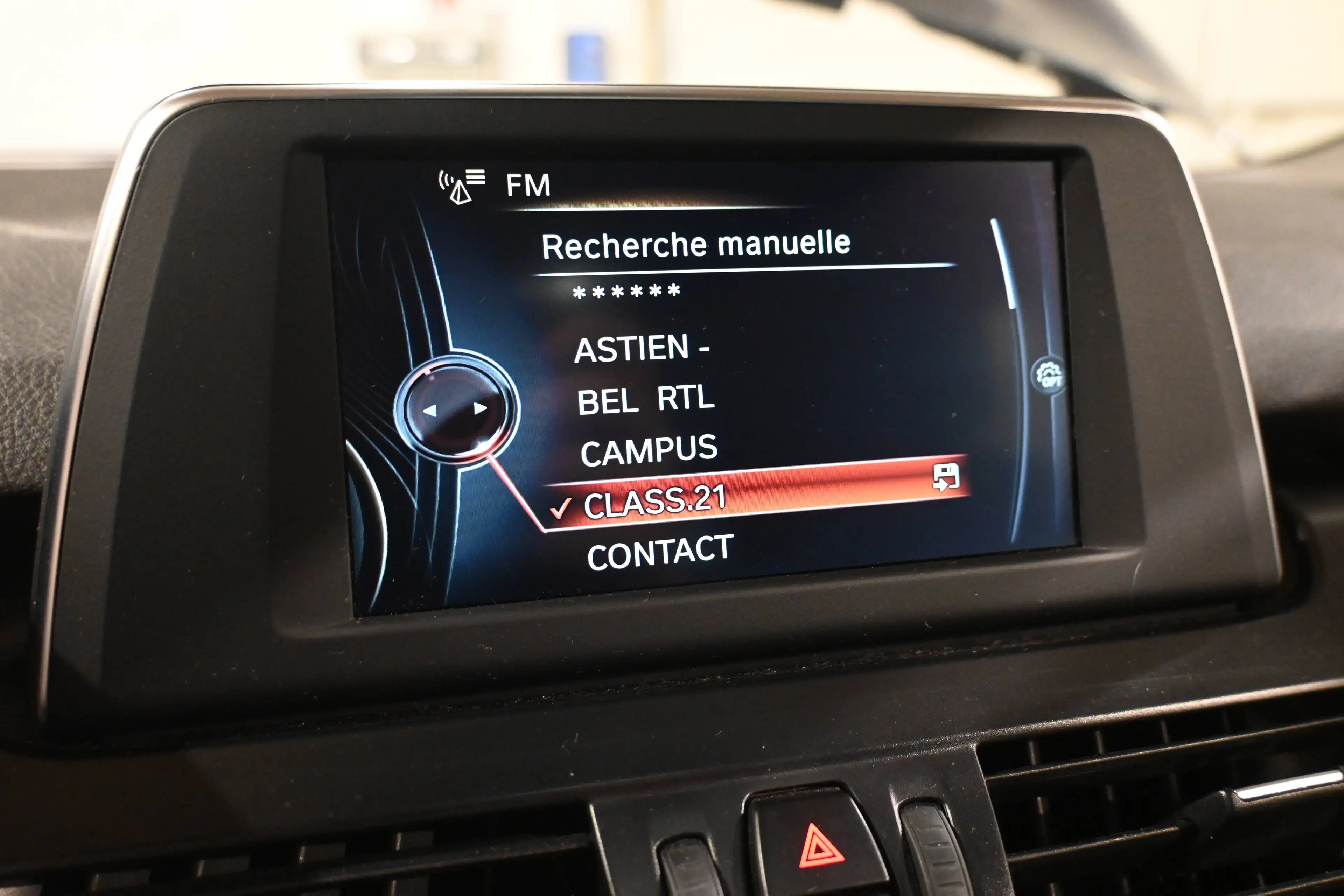 BMW 225 225XEA Active Tourer PHEV / GPS NAVIGATION / BLUETOOTH / PDC / A VOIR !! — photo 14