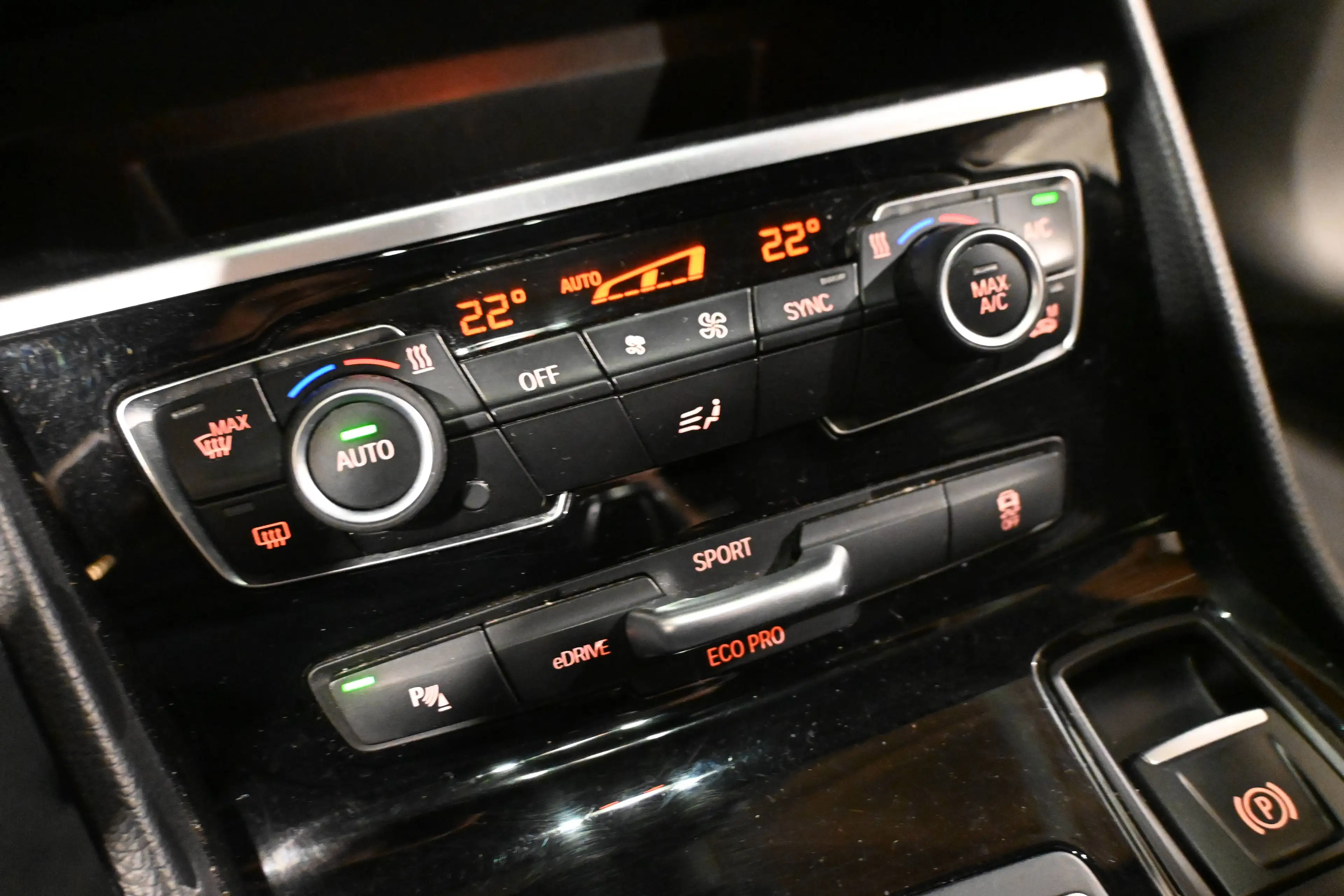 BMW 225 225XEA Active Tourer PHEV / GPS NAVIGATION / BLUETOOTH / PDC / A VOIR !! — photo 12