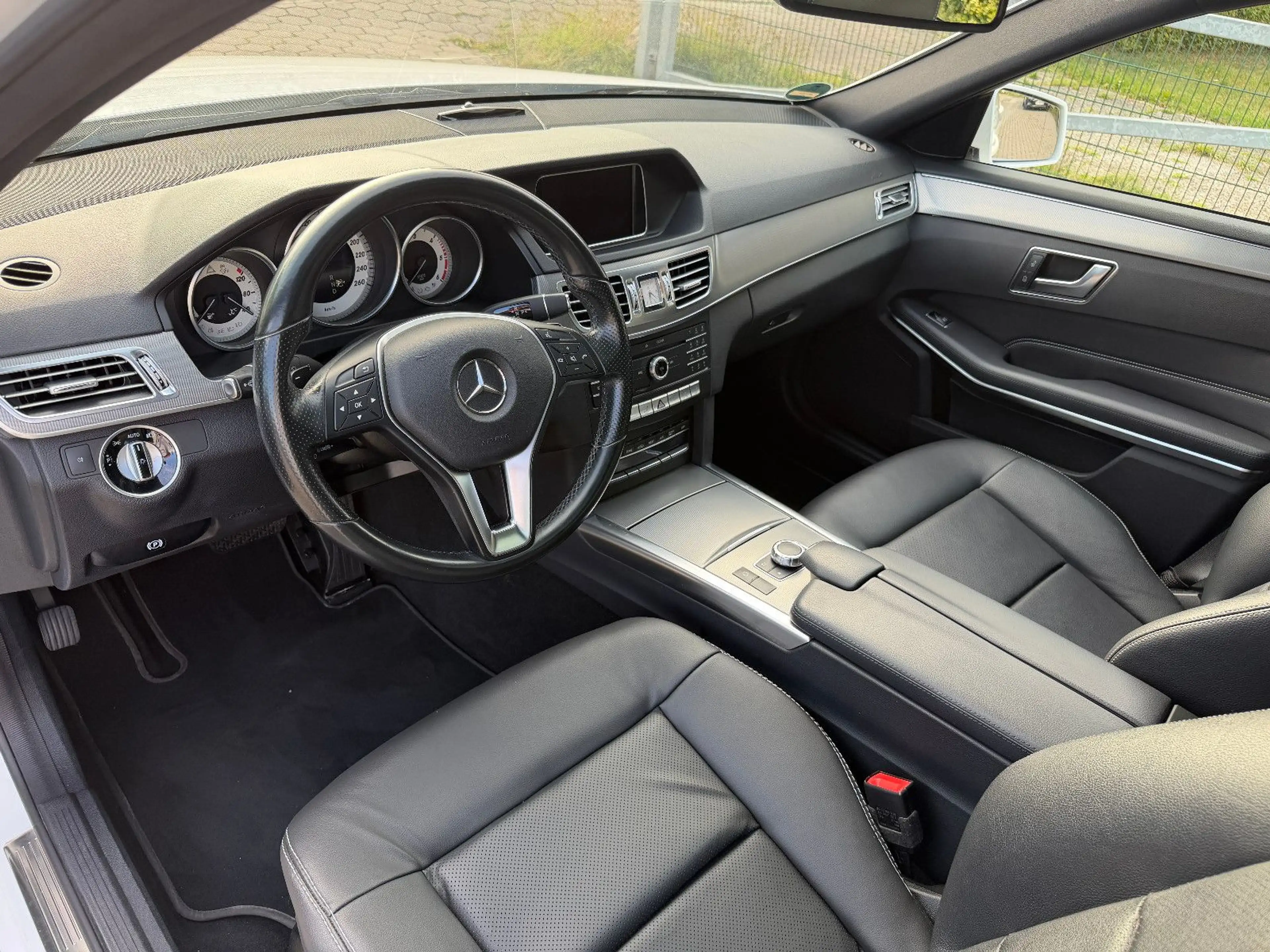 Mercedes-Benz E 250 T/D Avantgarde 4M-LED-NAVI-S.DACH-PDC-ALU — photo 11