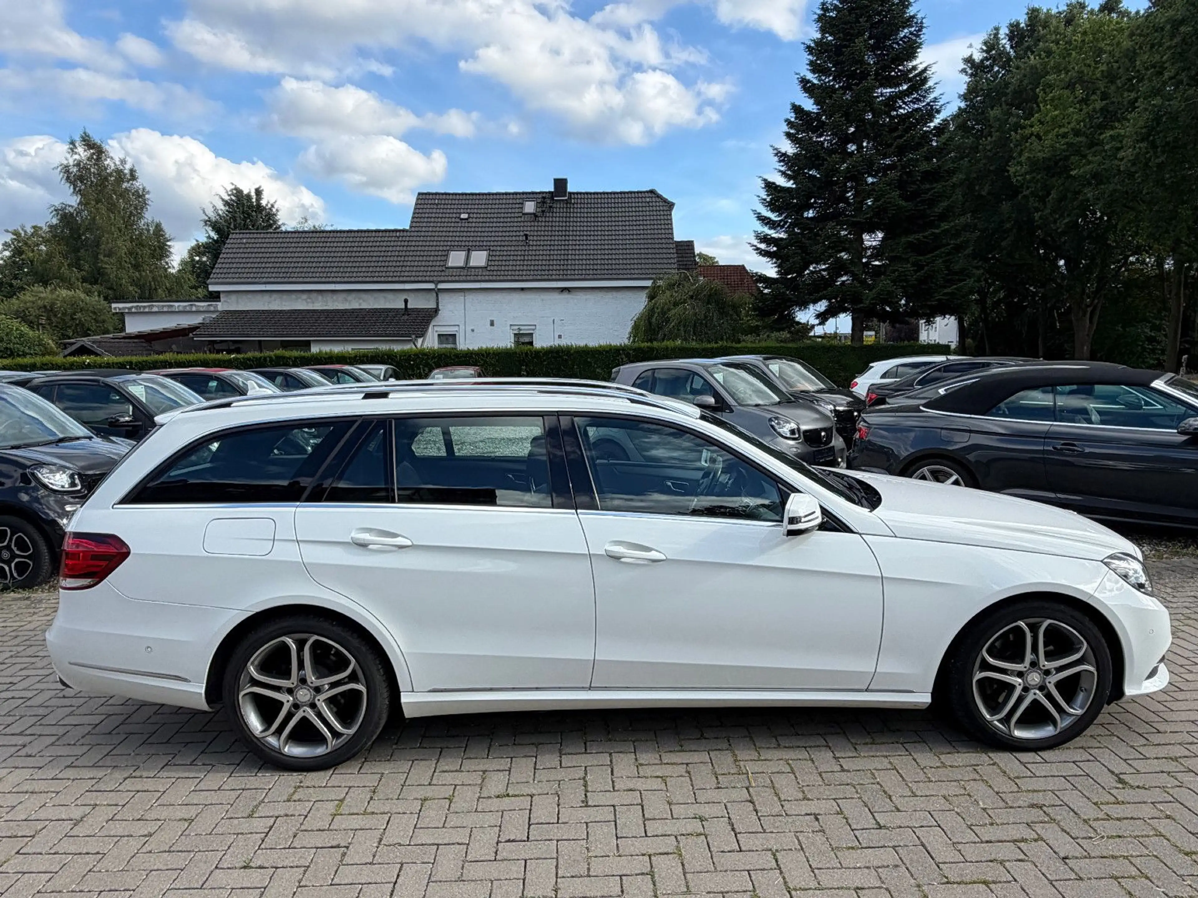 Mercedes-Benz E 250 T/D Avantgarde 4M-LED-NAVI-S.DACH-PDC-ALU — photo 8