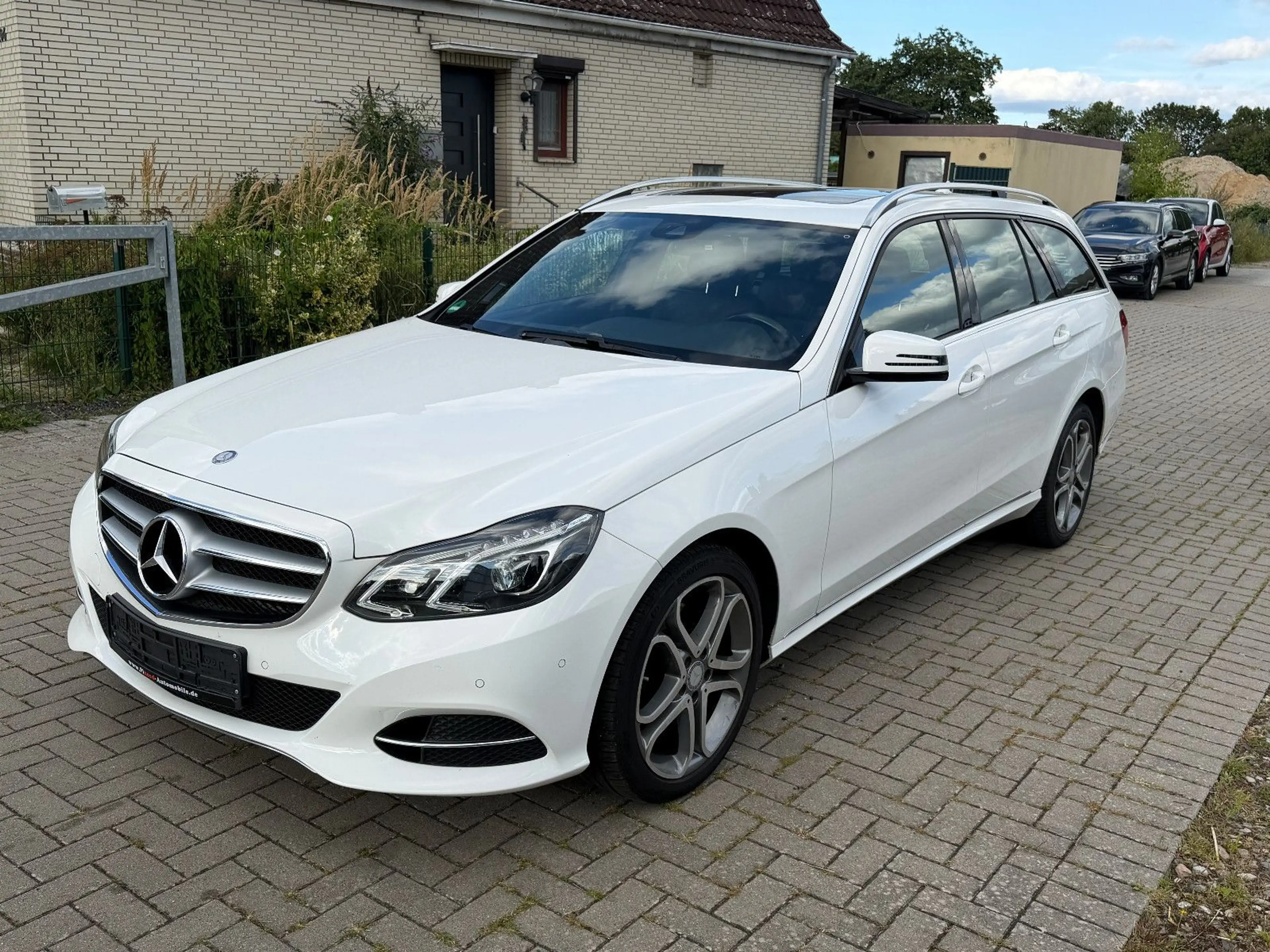 Mercedes-Benz E 250 T/D Avantgarde 4M-LED-NAVI-S.DACH-PDC-ALU — photo 3