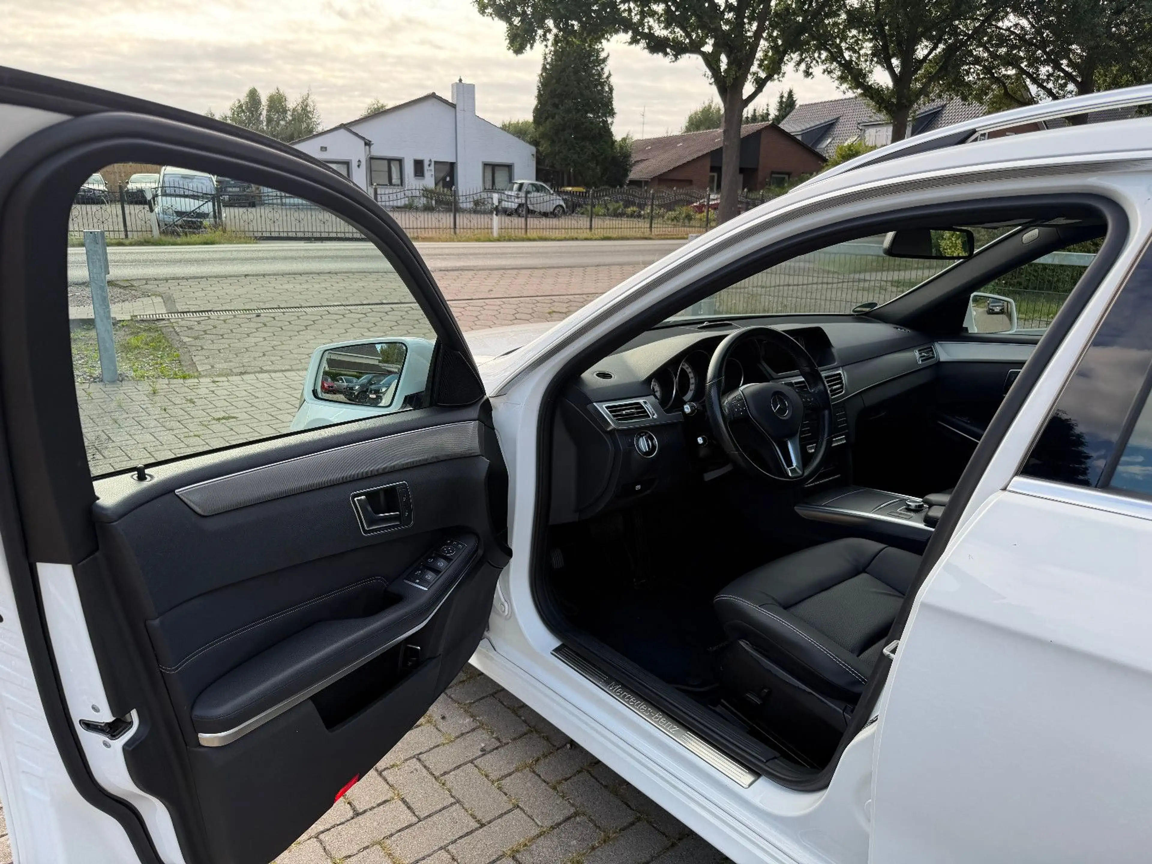 Mercedes-Benz E 250 T/D Avantgarde 4M-LED-NAVI-S.DACH-PDC-ALU — photo 9