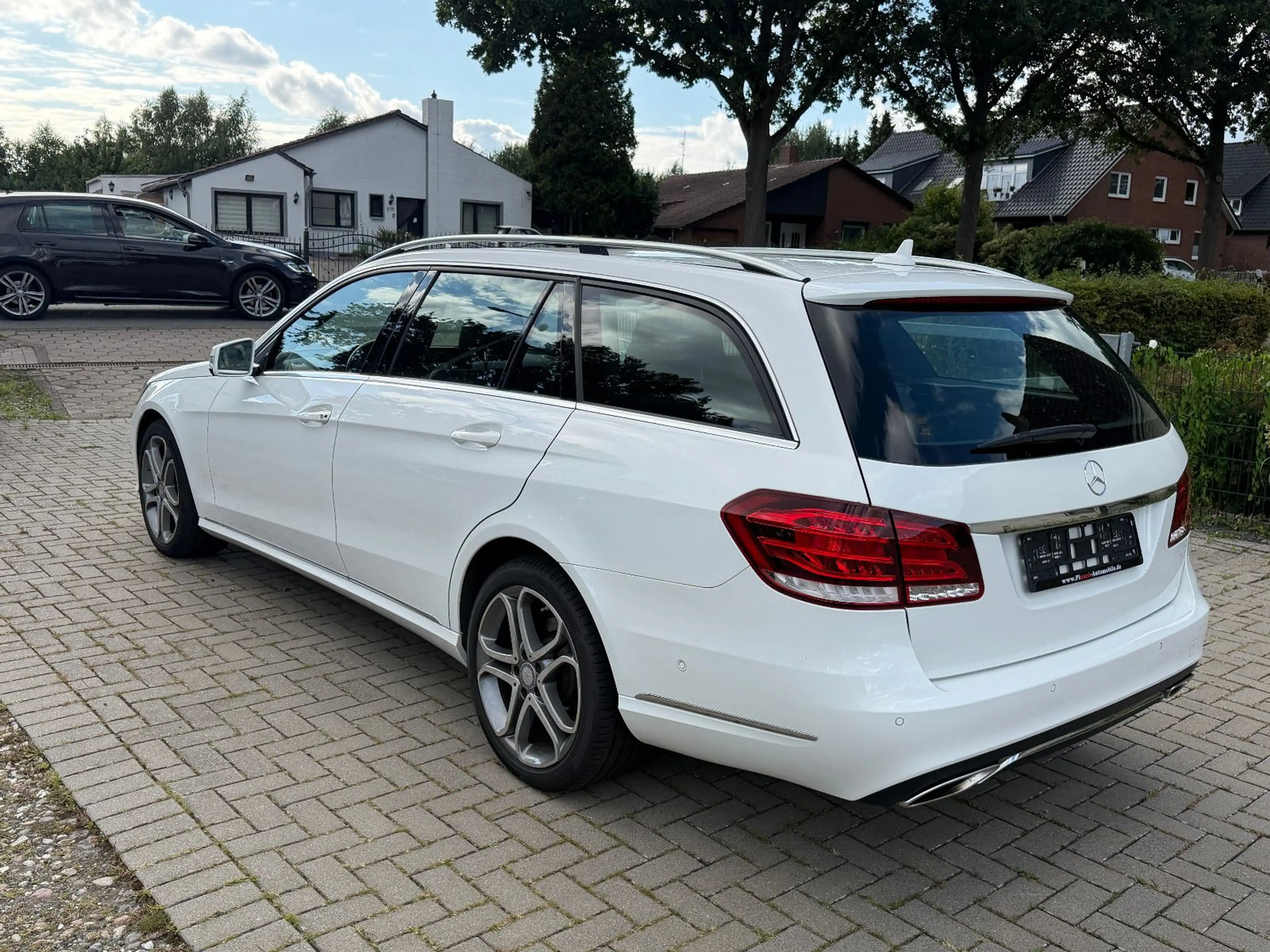 Mercedes-Benz E 250 T/D Avantgarde 4M-LED-NAVI-S.DACH-PDC-ALU — photo 5