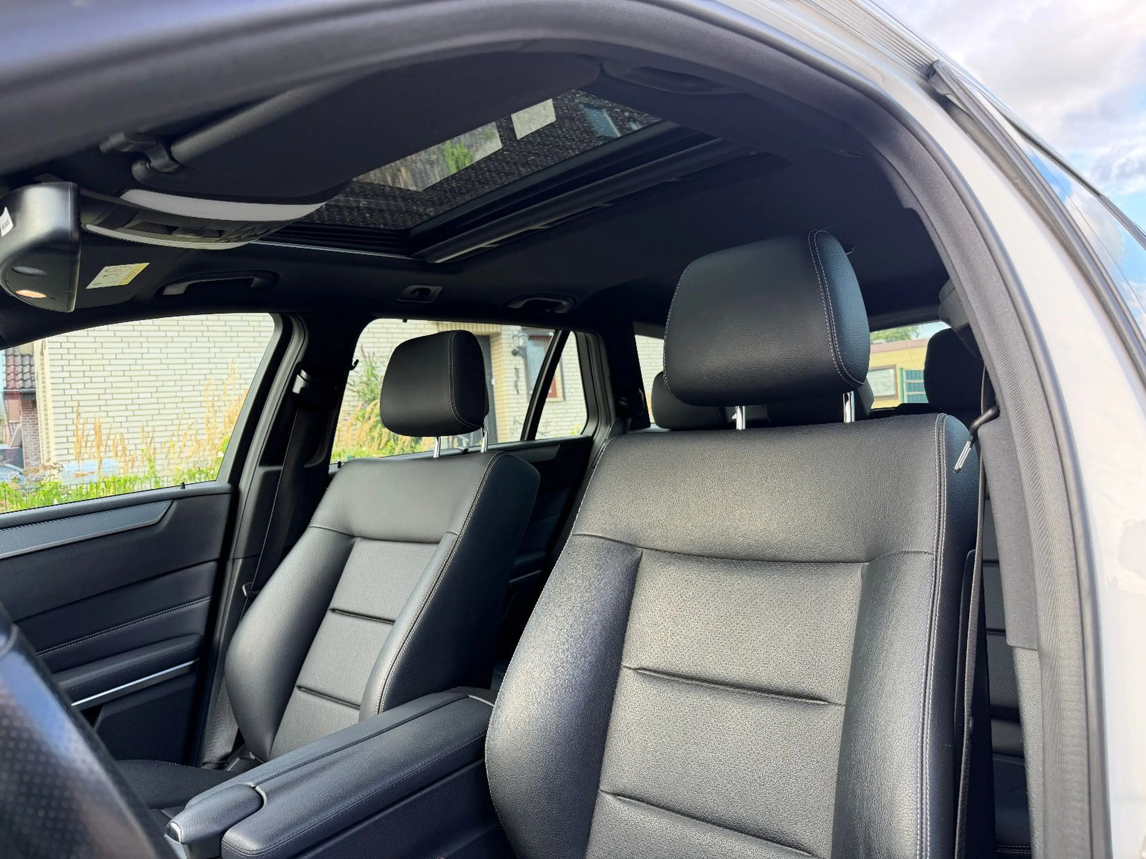 Mercedes-Benz E 250 T/D Avantgarde 4M-LED-NAVI-S.DACH-PDC-ALU — photo 12