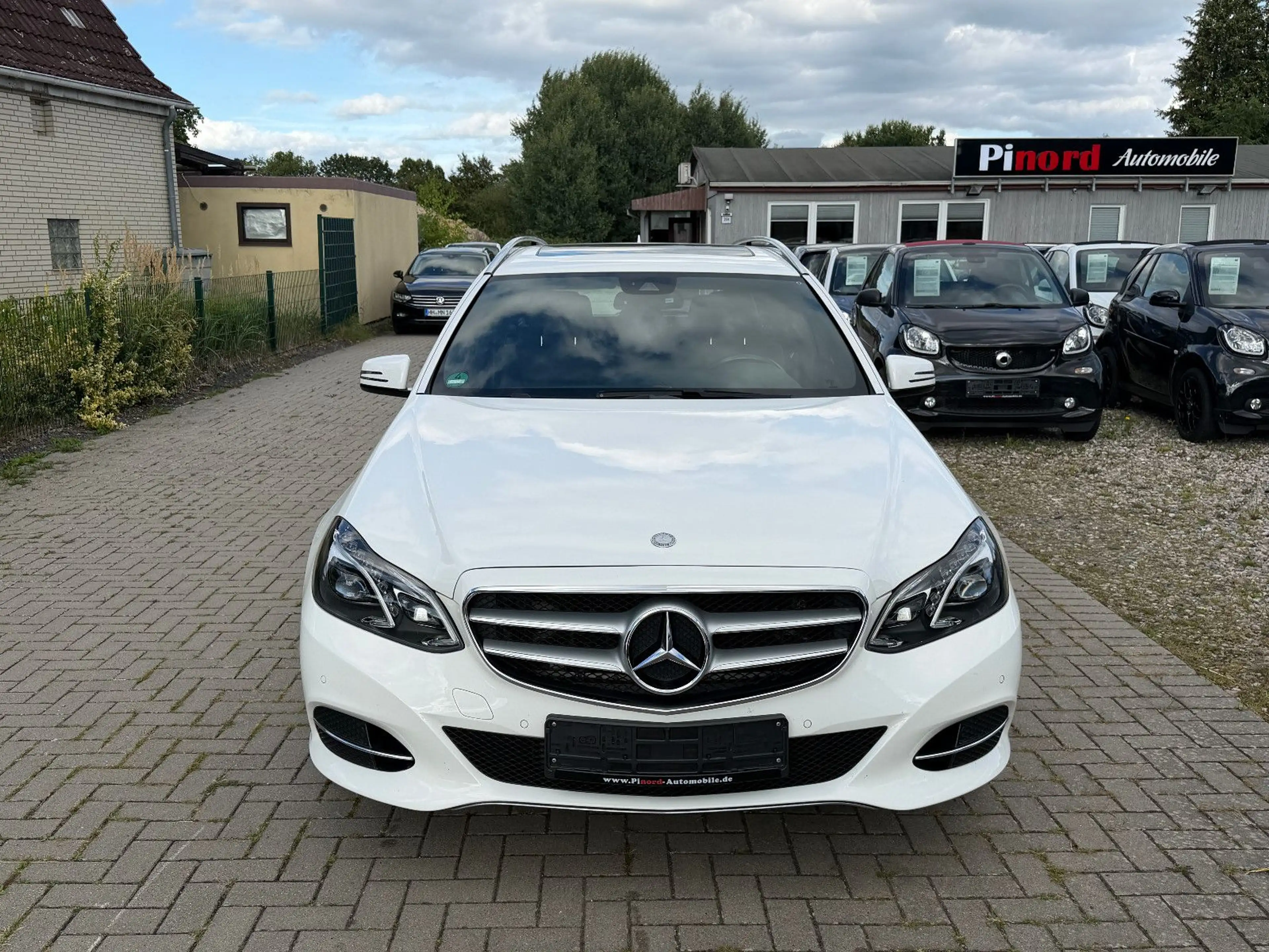 Mercedes-Benz E 250 T/D Avantgarde 4M-LED-NAVI-S.DACH-PDC-ALU — photo 2
