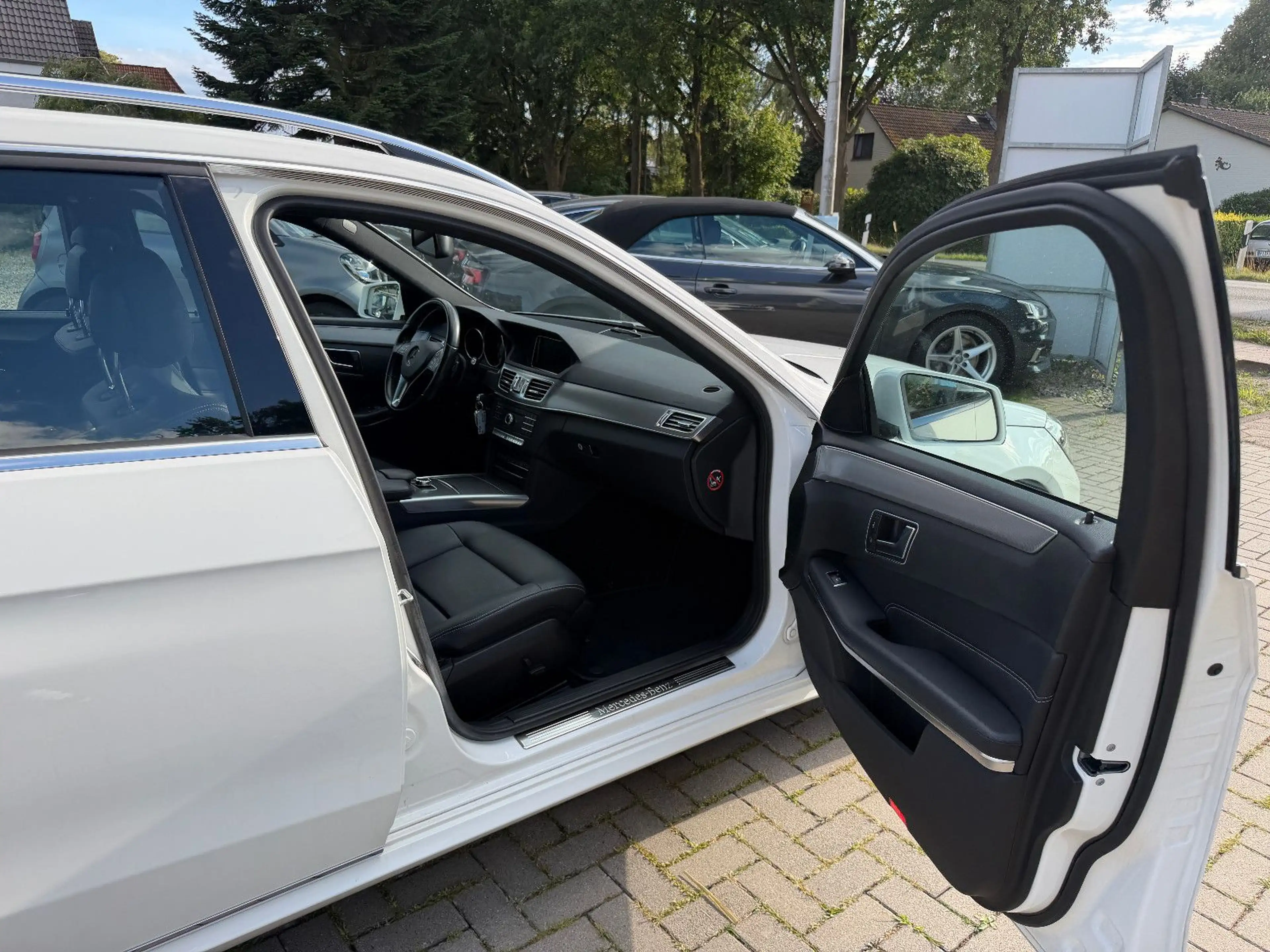 Mercedes-Benz E 250 T/D Avantgarde 4M-LED-NAVI-S.DACH-PDC-ALU — photo 14