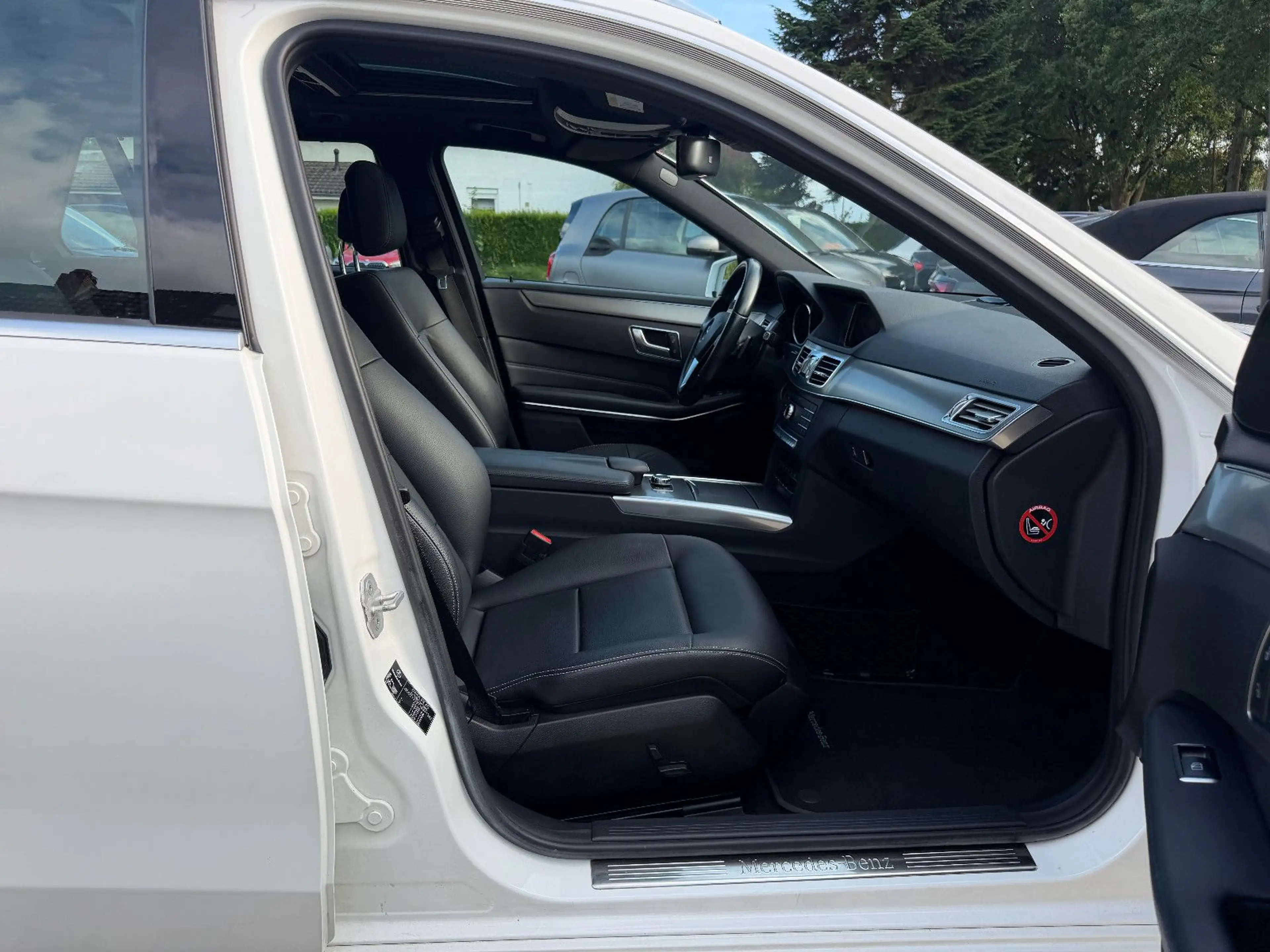 Mercedes-Benz E 250 T/D Avantgarde 4M-LED-NAVI-S.DACH-PDC-ALU — photo 15