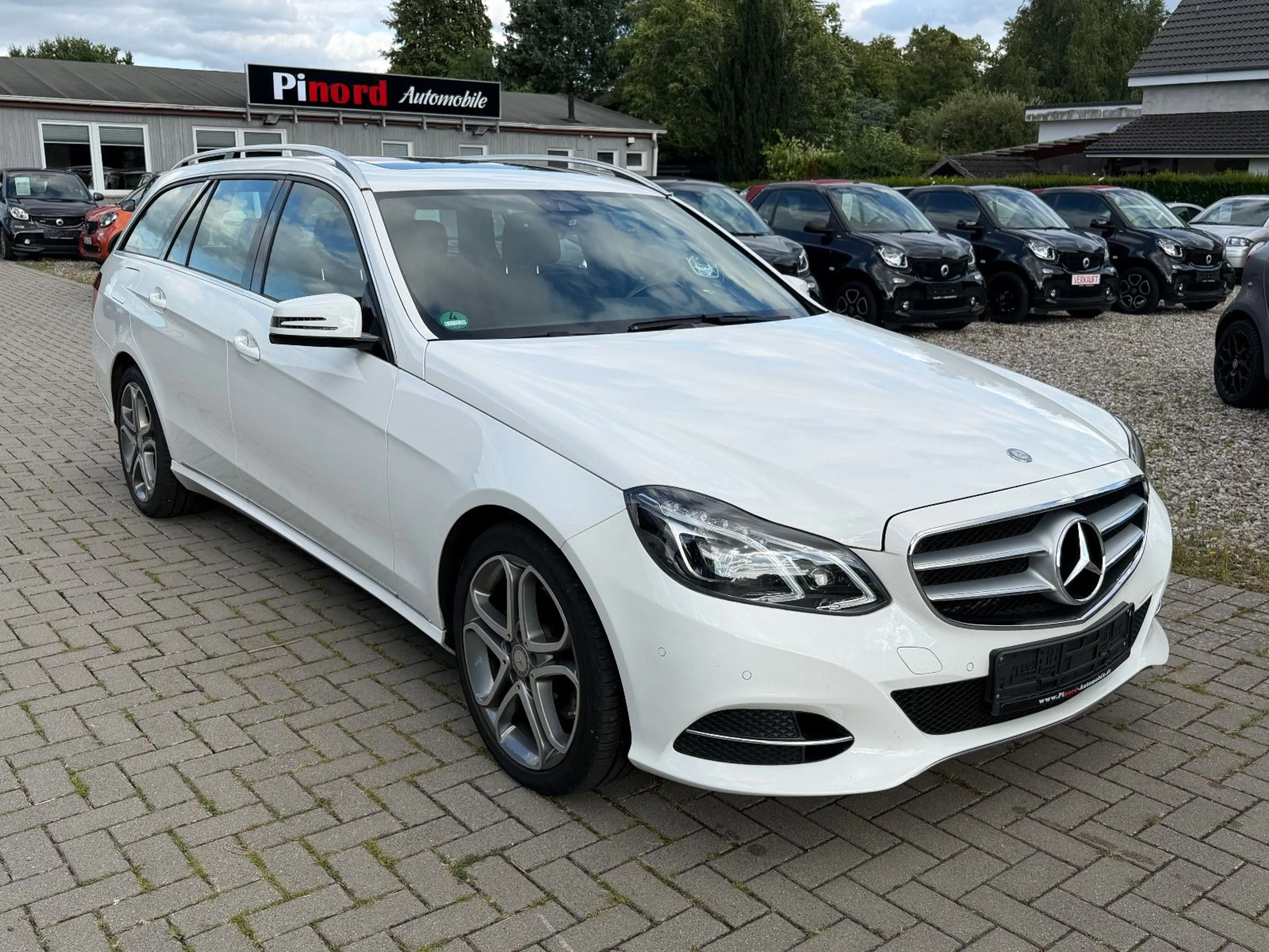 Mercedes-Benz E 250 T/D Avantgarde 4M-LED-NAVI-S.DACH-PDC-ALU