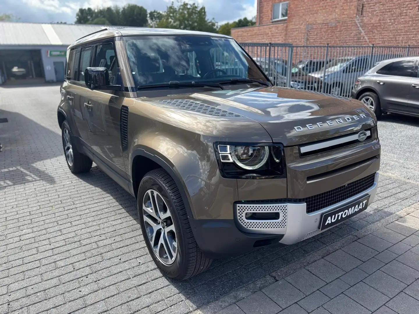 Land Rover Defender Defender 110 D240 HSE 40413€ excl btw Bruin - 2