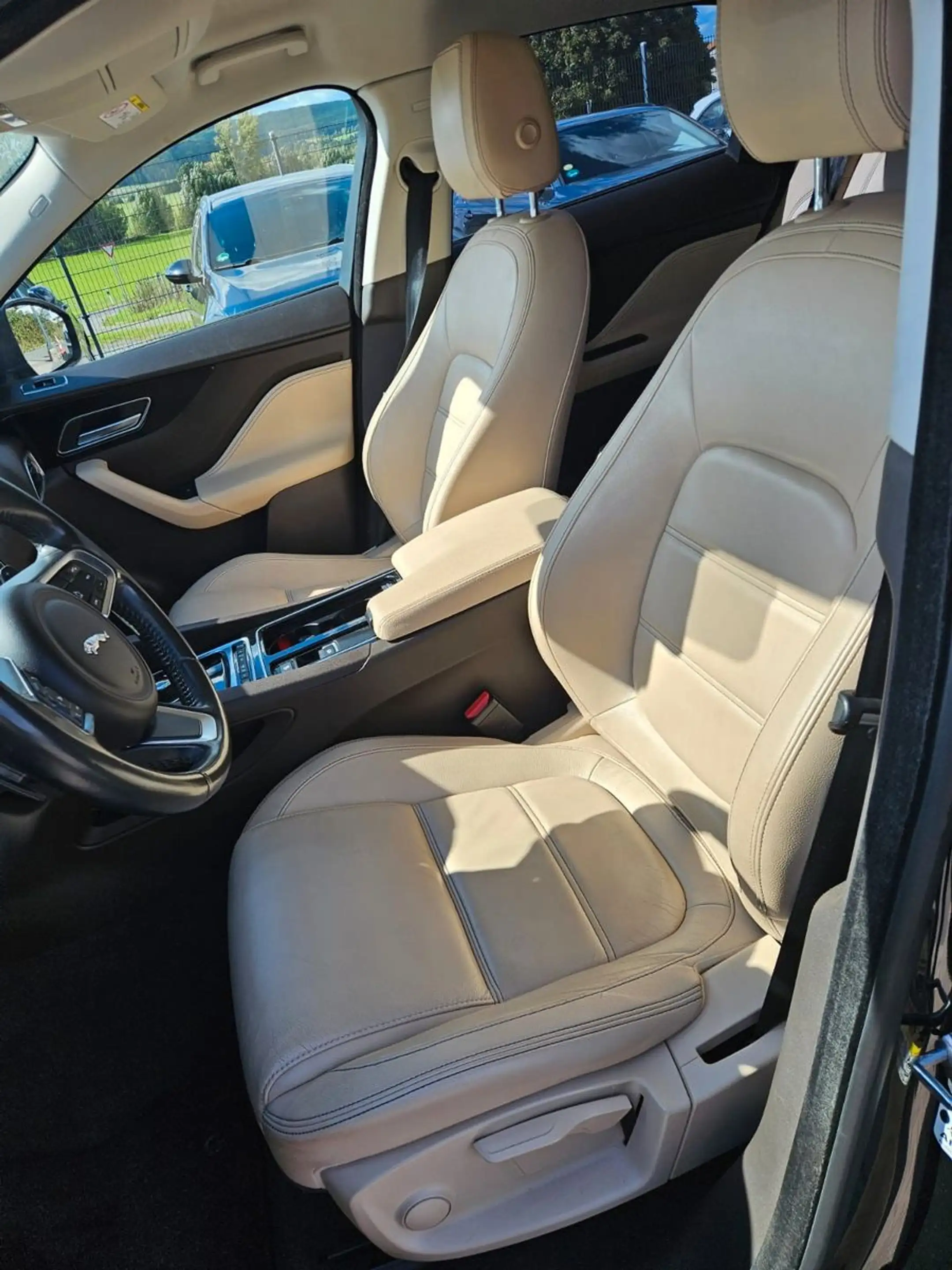 Jaguar F-Pace F-PACE Prestige — photo 8