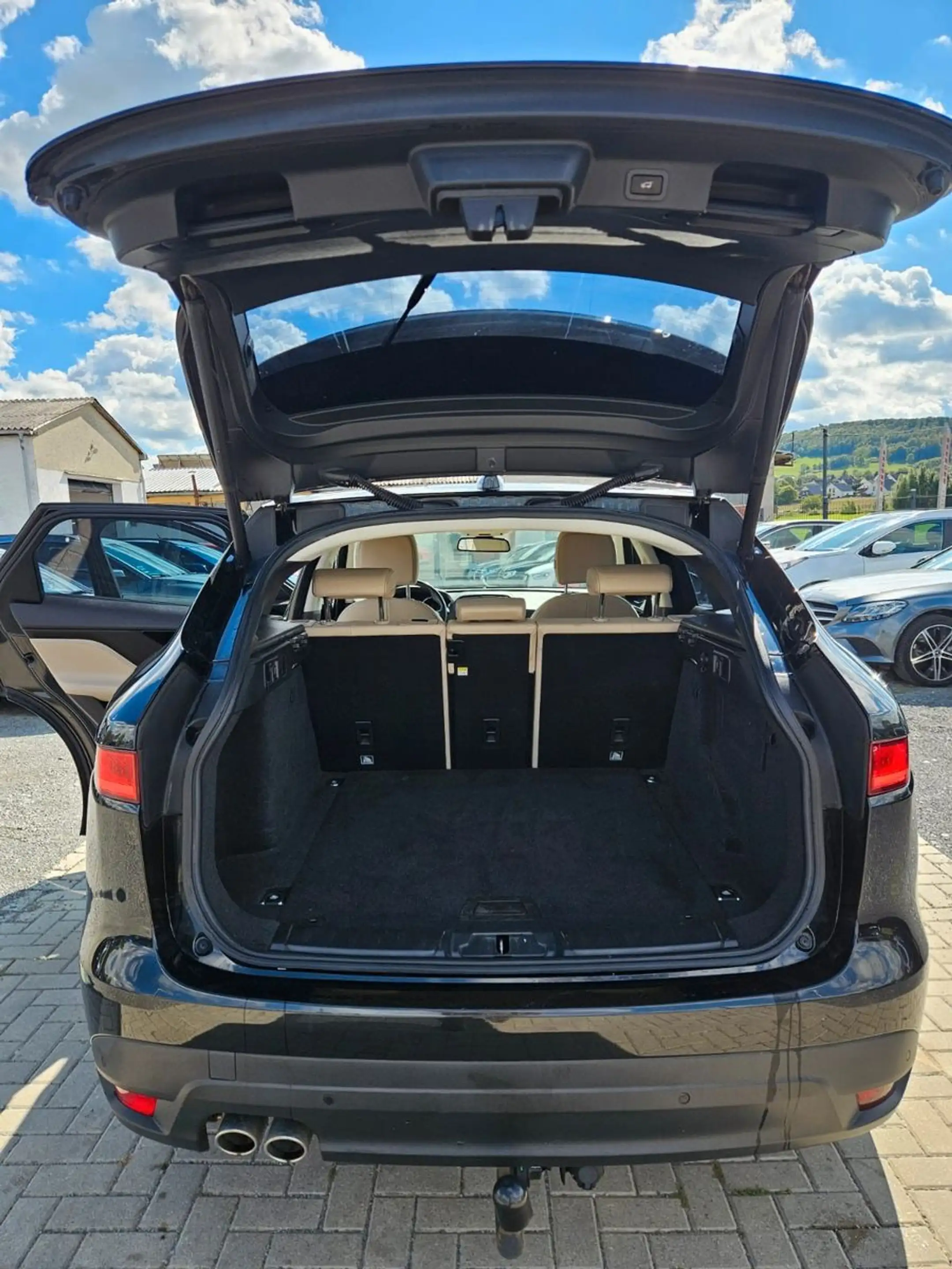 Jaguar F-Pace F-PACE Prestige — photo 11