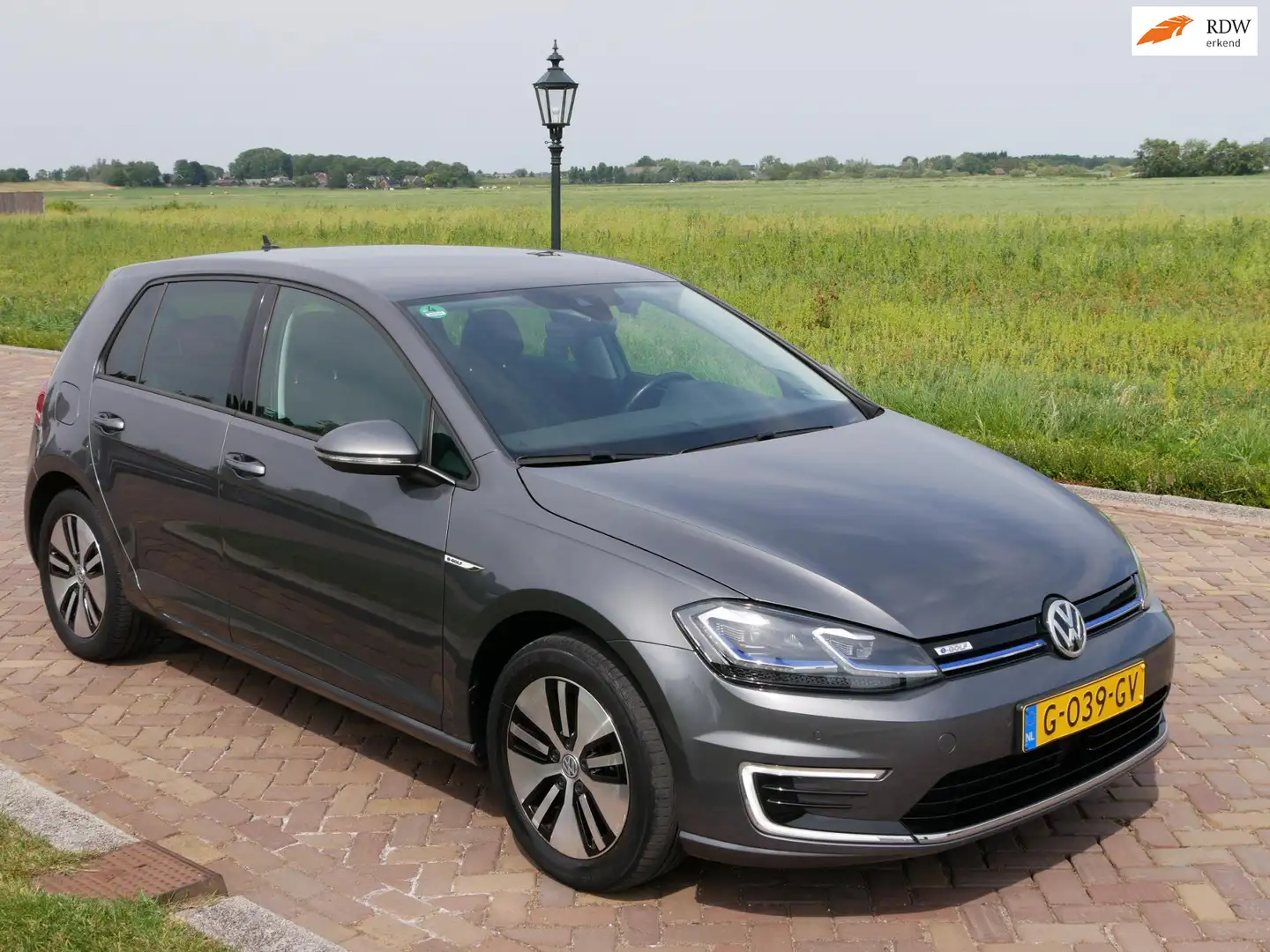 Volkswagen e-Golf E-Golf WARMTEPOMP DyN AUDIO NAVI ** 10199 NETTO** Grijs - 1