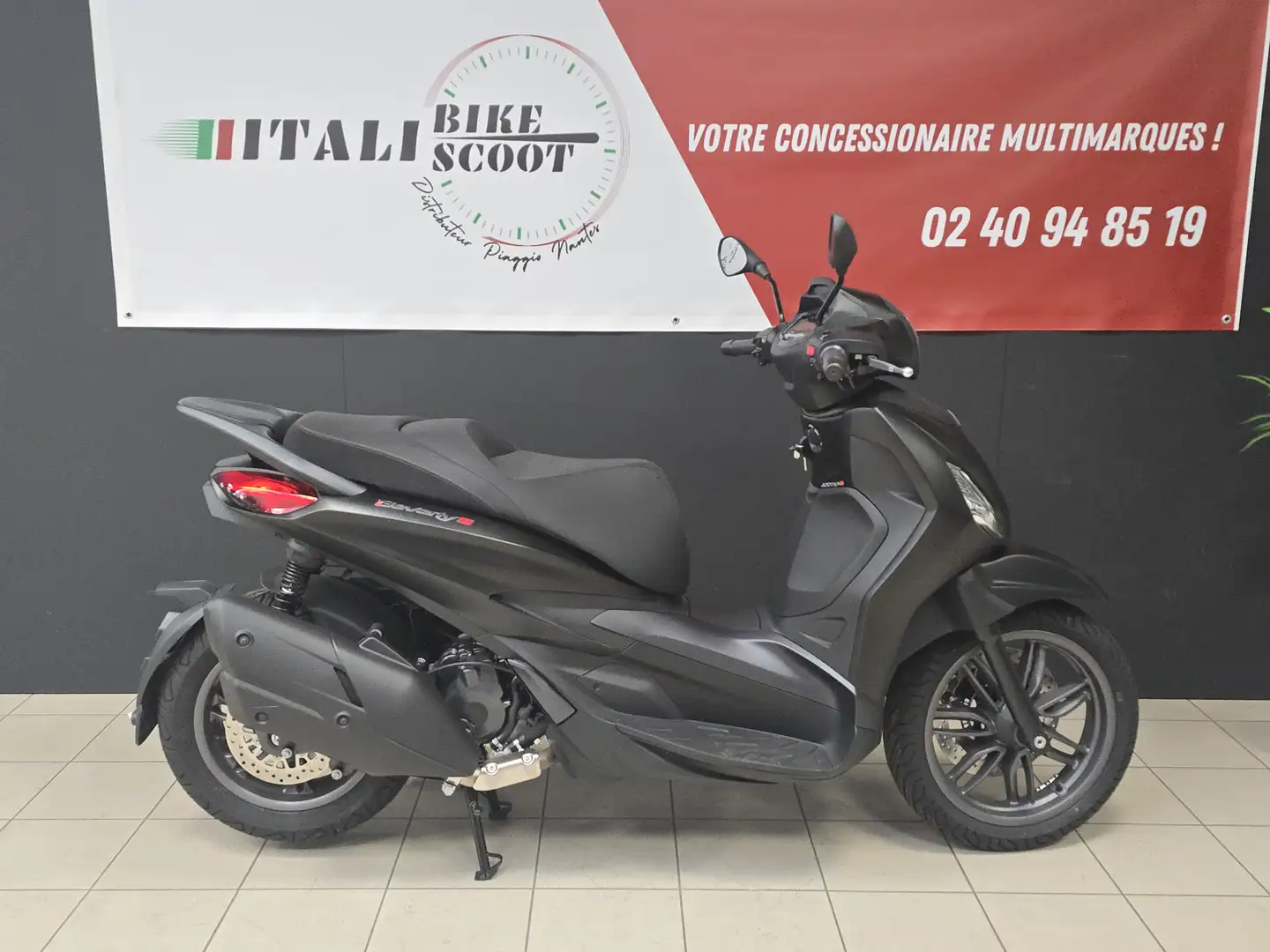 Piaggio Beverly 400 - 1