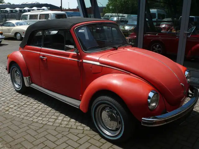 Volkswagen 1303 Cabriolet view 2