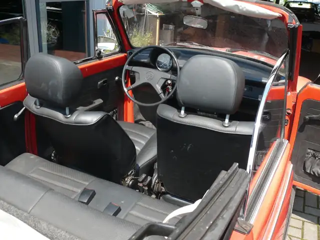 Volkswagen 1303 Cabriolet view 12