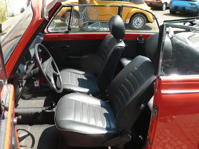 Volkswagen 1303 Cabriolet view 8