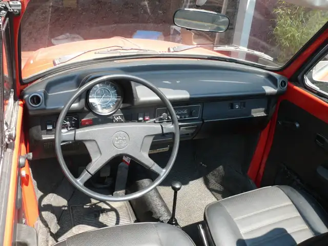 Volkswagen 1303 Cabriolet view 4