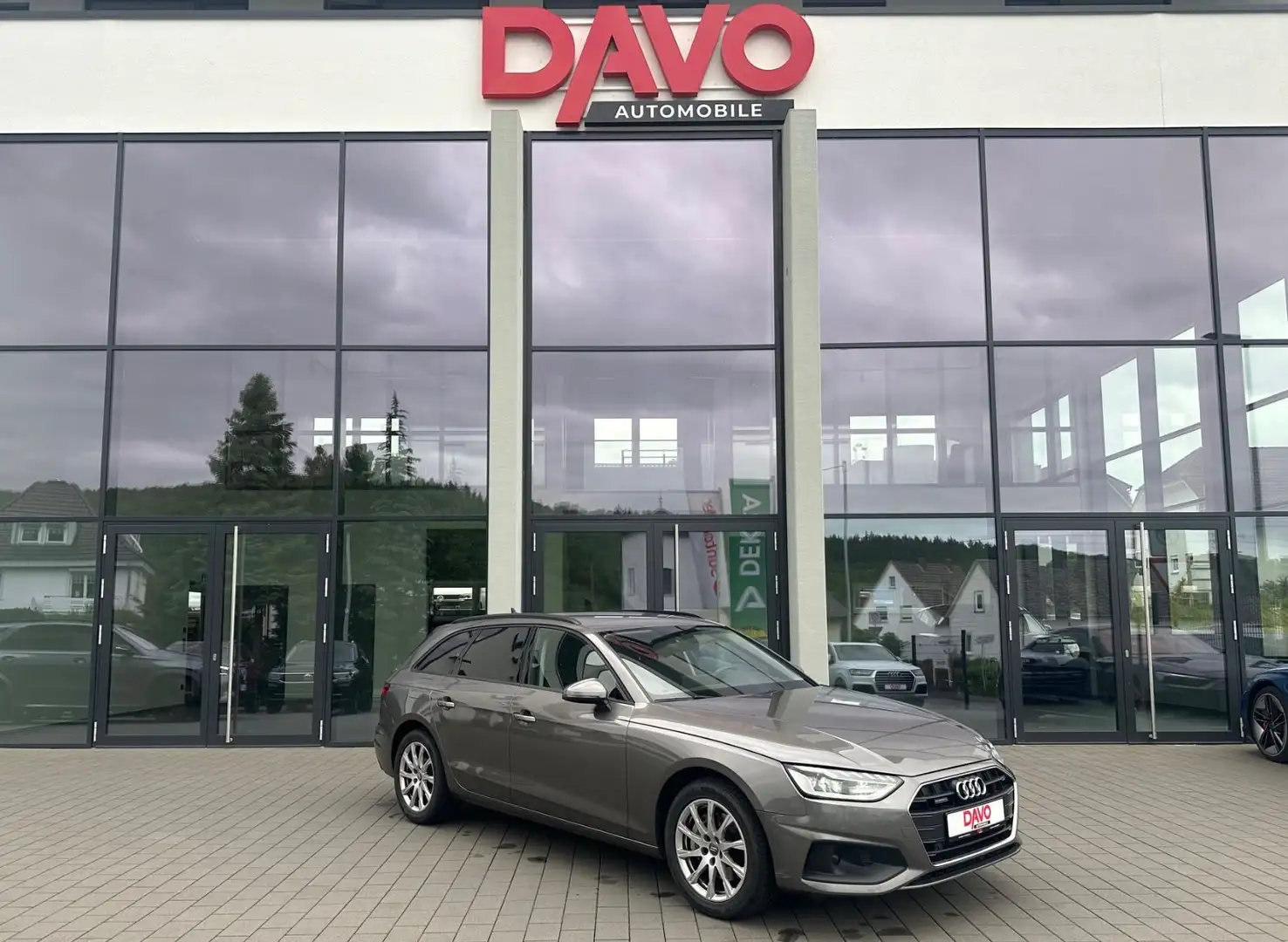 Audi A4 Avant 40 TDI quattro sport/Matrix Grau - 1