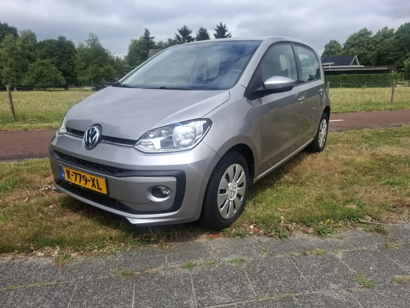 Volkswagen up! 1.0 BMT high up! Grijs - 1