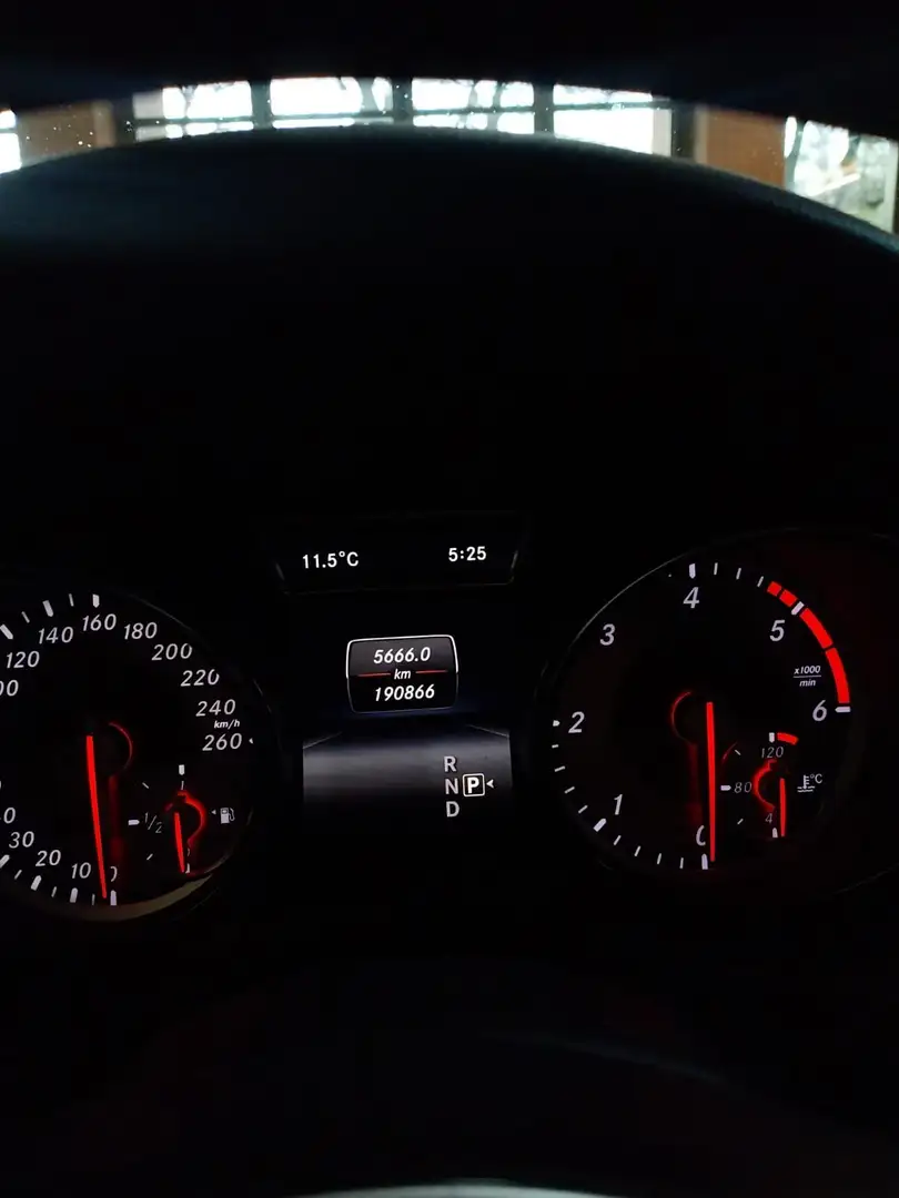 Mercedes-Benz GLA 200 GLA-X156 2014 d (cdi) Executive auto Zilver - 2