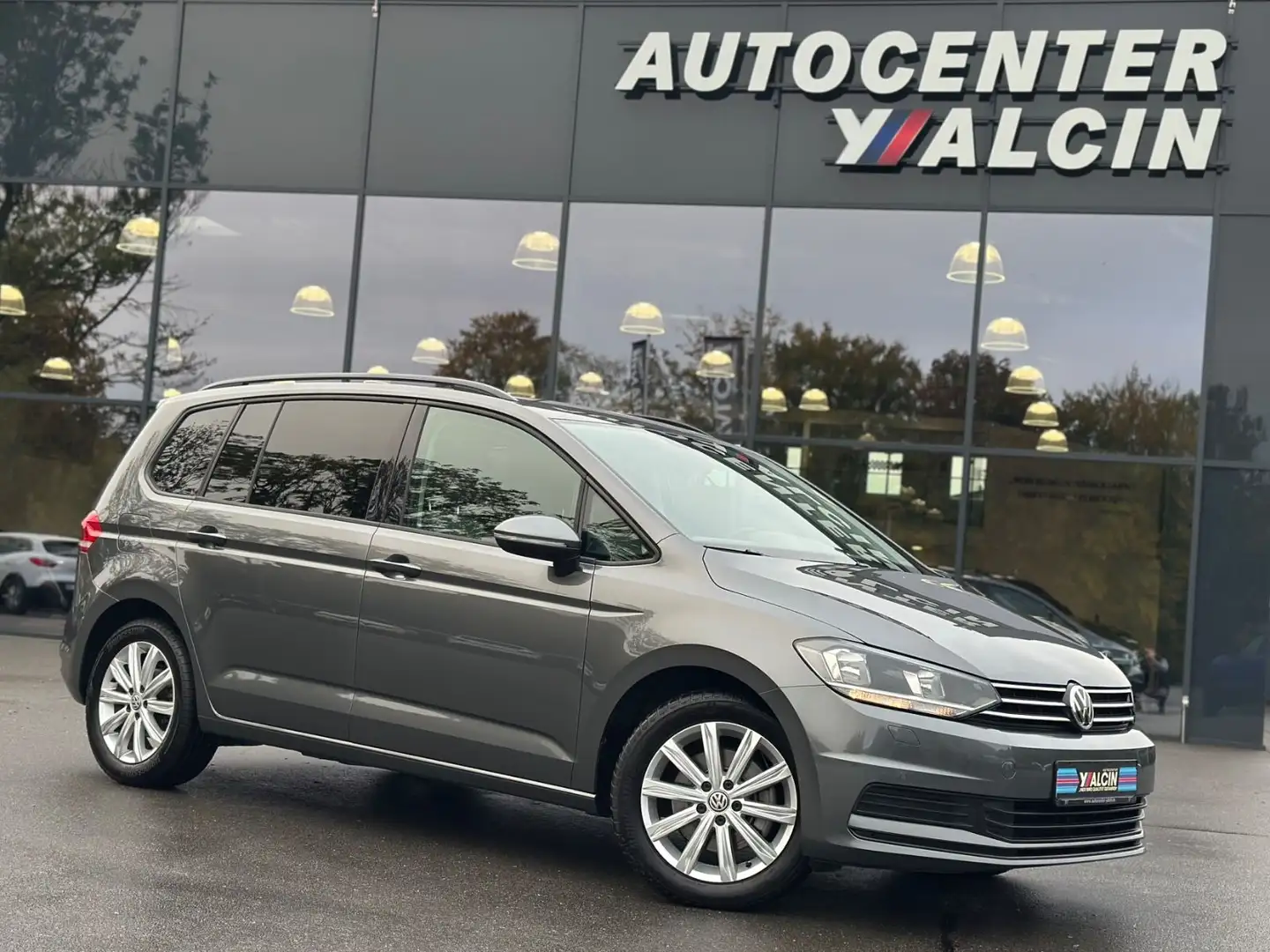 Volkswagen Touran 1.6 TDI SCR Comfortline 7-SITZER/NAV/SHZ Grau - 1