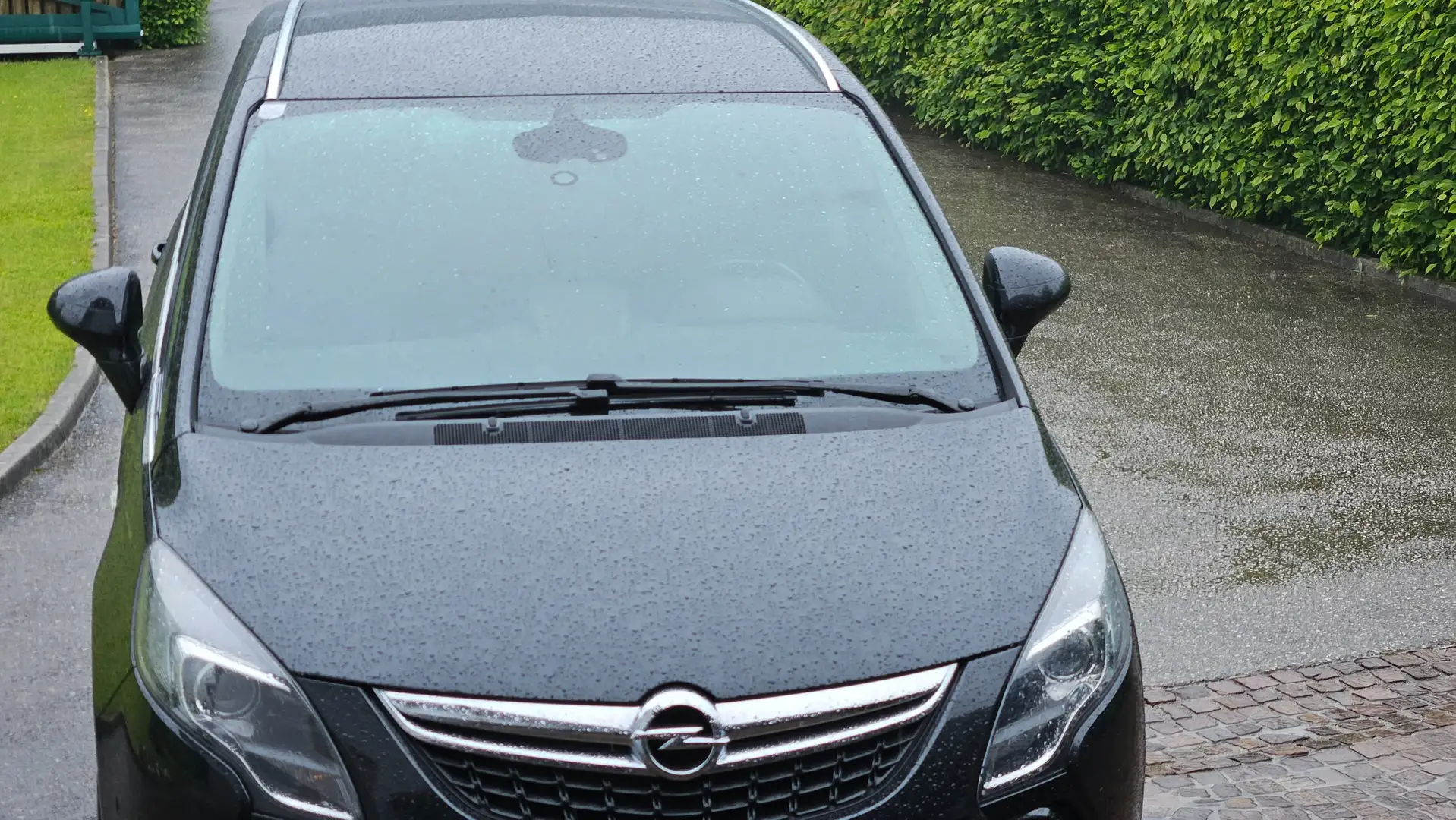 Opel Zafira Sports Tour Schwarz - 2