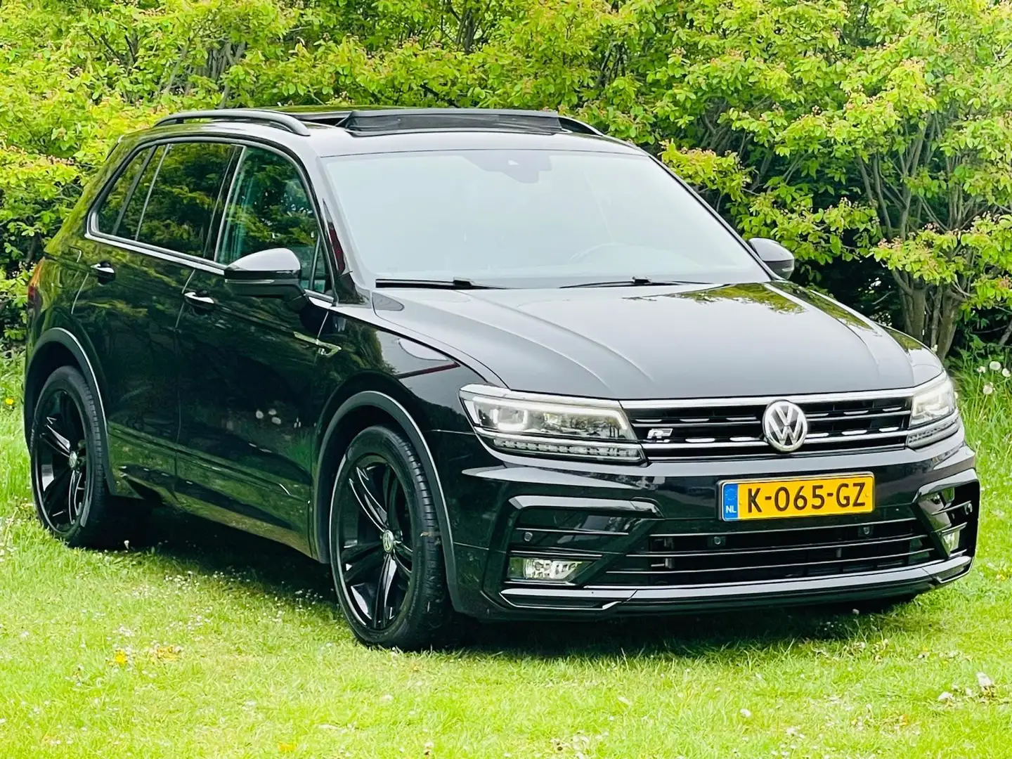 Volkswagen Tiguan 2.0 TDI R-Line/ DSG Autommat/Leer/Pano/Trekhaak Noir - 1
