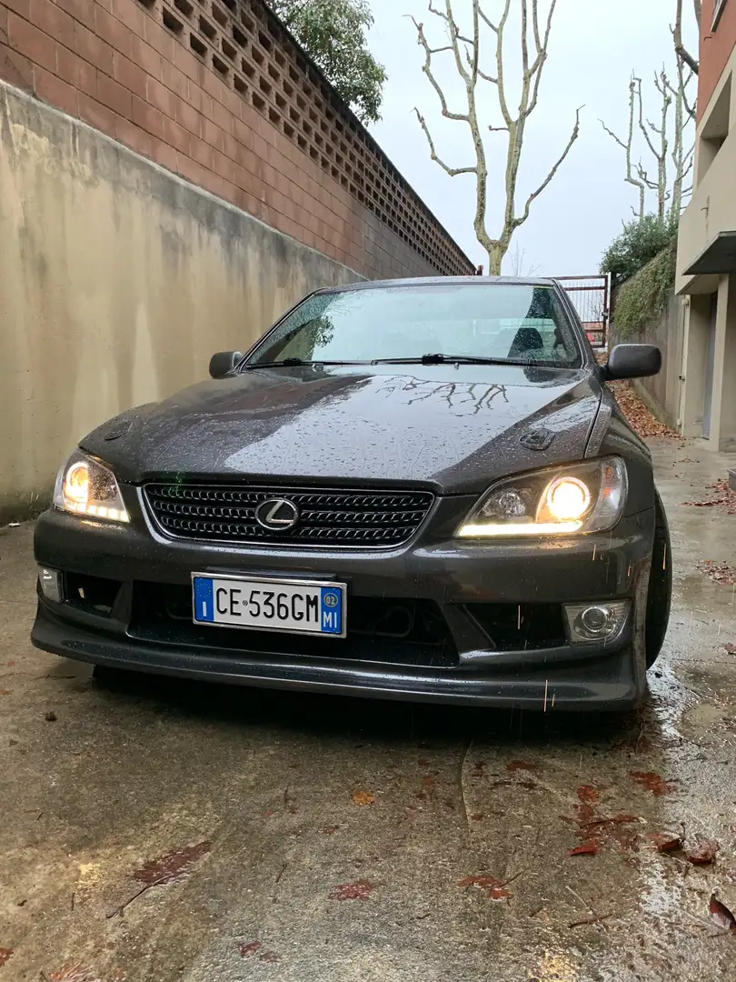 Lexus IS 200 2.0 c/pelle Šedá - 1