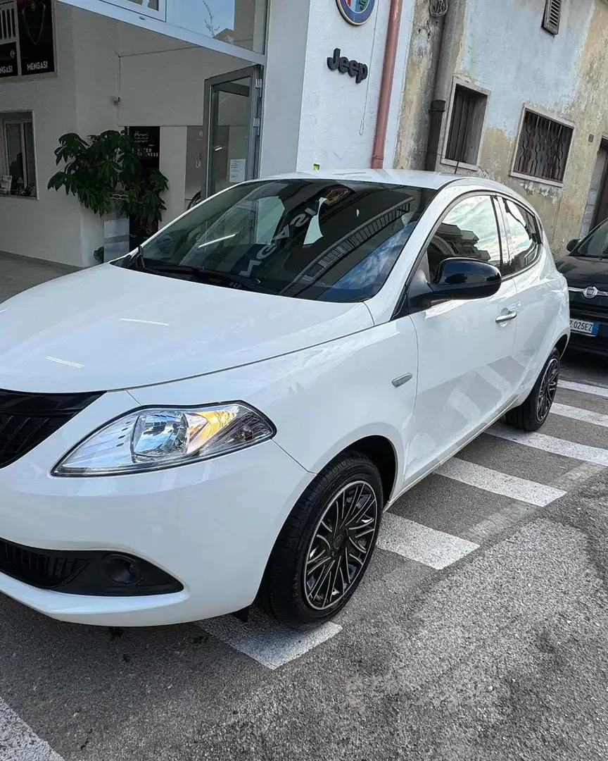 Lancia Ypsilon 1.0 FireFly 5 porte S&S Hybrid Oro MY24 Wit - 2
