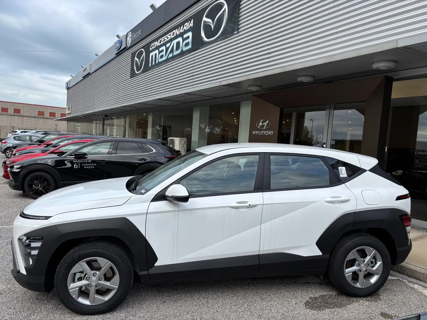 Hyundai KONA 1.6 Hev 129 cv DCT Xtech KM ZERO Bianco - 2