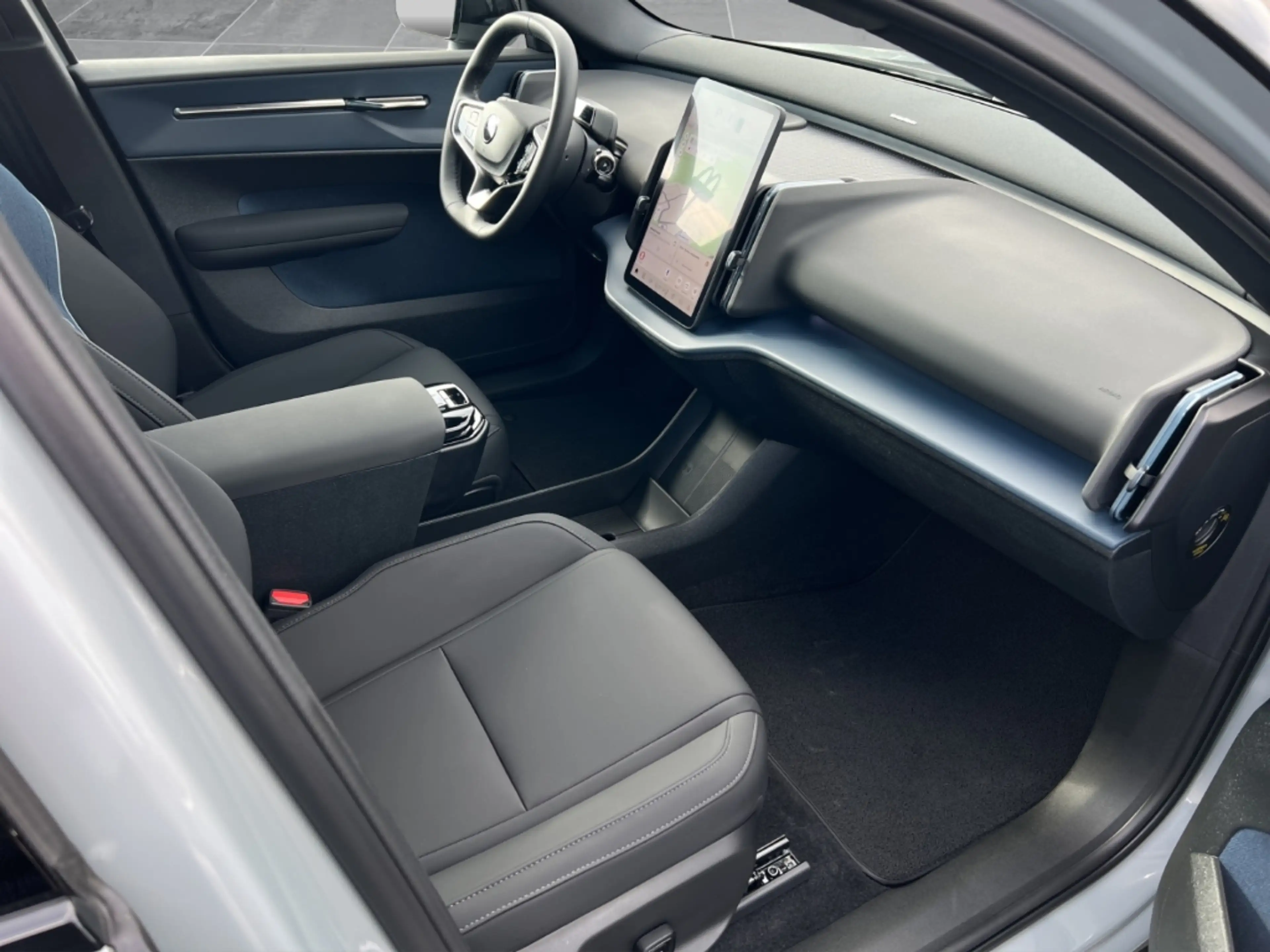 Volvo EX30 Cross Country Performance Pure Electric AWD — photo 11
