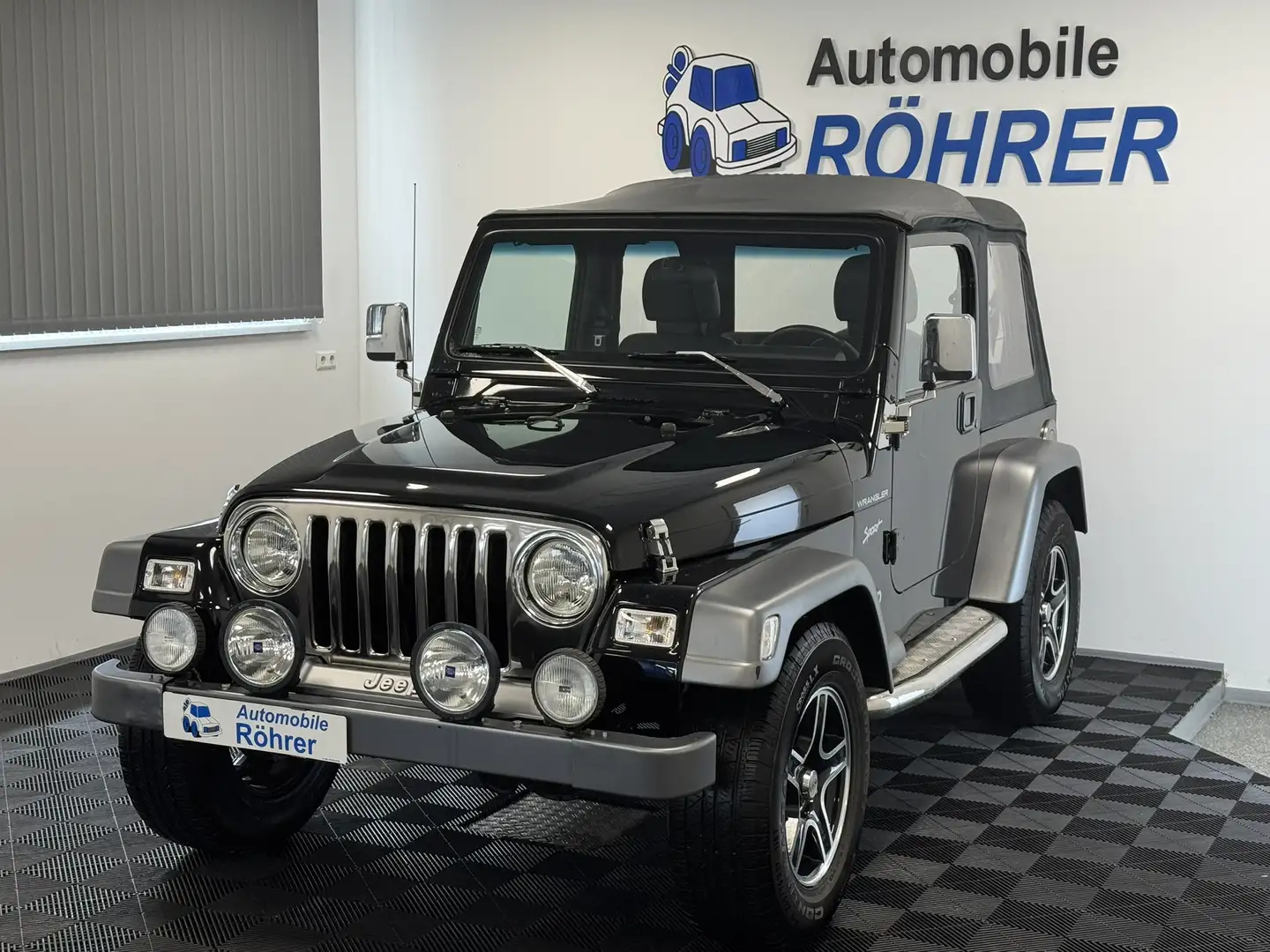 Jeep Wrangler 2.5 Sport Schwarz - 1