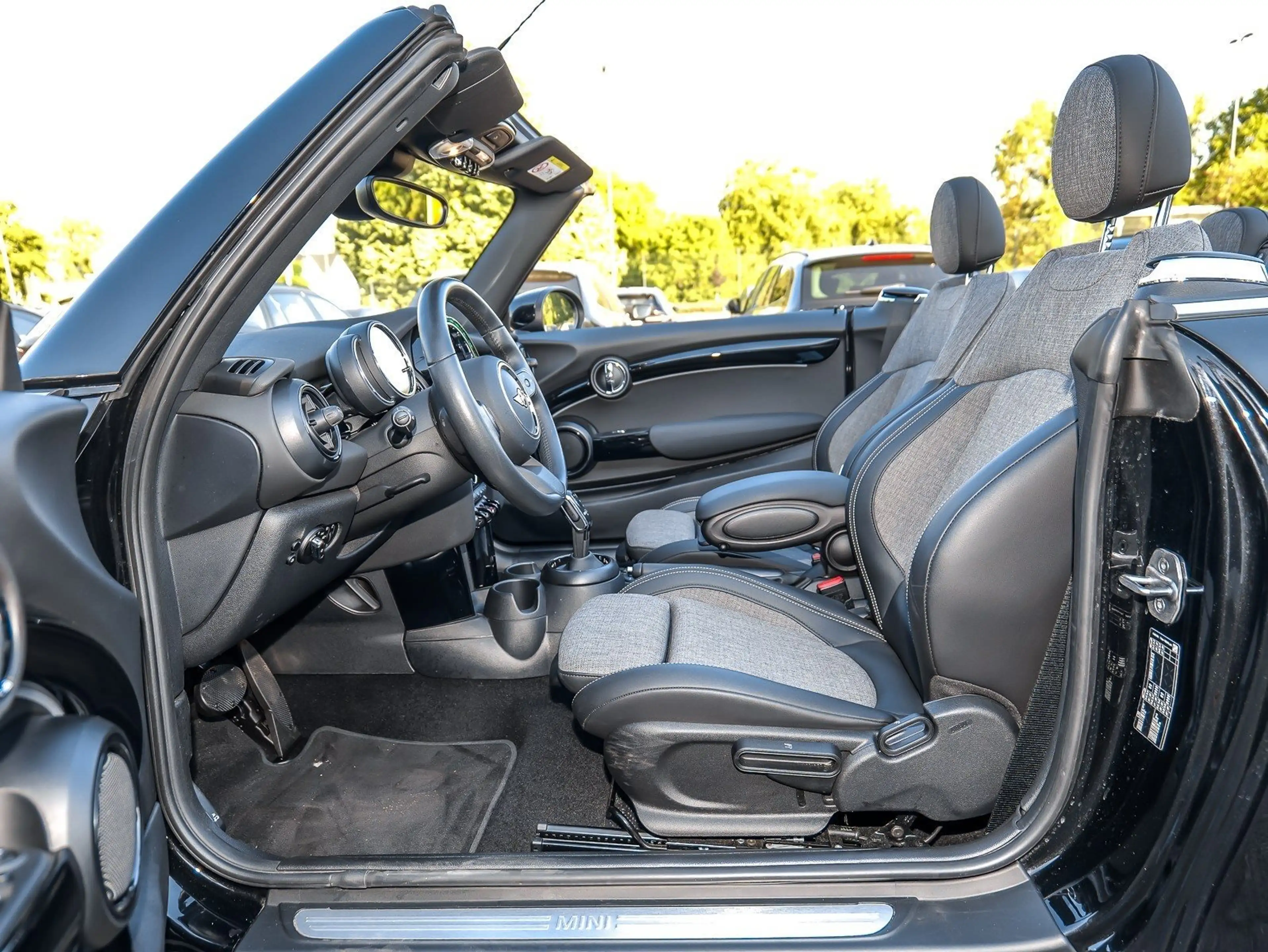MINI Cooper Cabrio Cooper Cabrio Classic Trim Navi LED PDC DAB Shz — photo 4