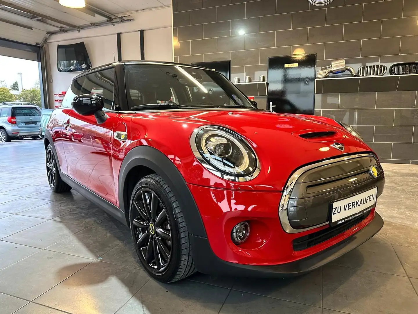 MINI Cooper SE Cooper SE Trim M Navi Automatik Digi Rot - 1